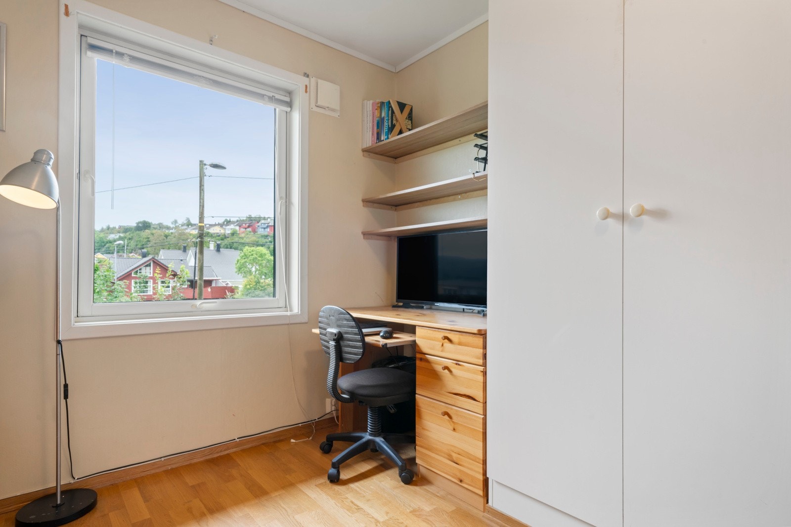 Rommet er stort nok til at det også kan kombineres med kontor Galleribilde