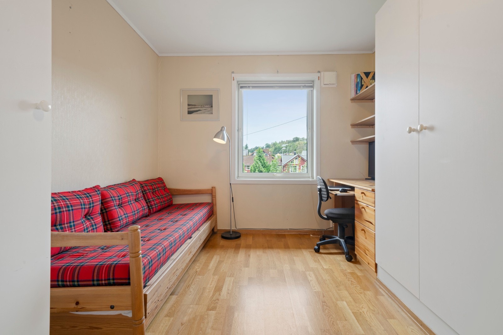 Soverom nummer to fungerer utmerket som gjeste eller barnerom Galleribilde