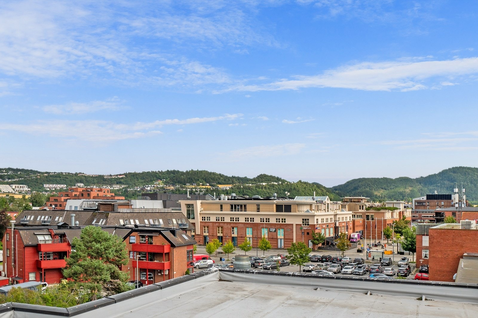 Utsikt mot torget fra takterrassen Galleribilde