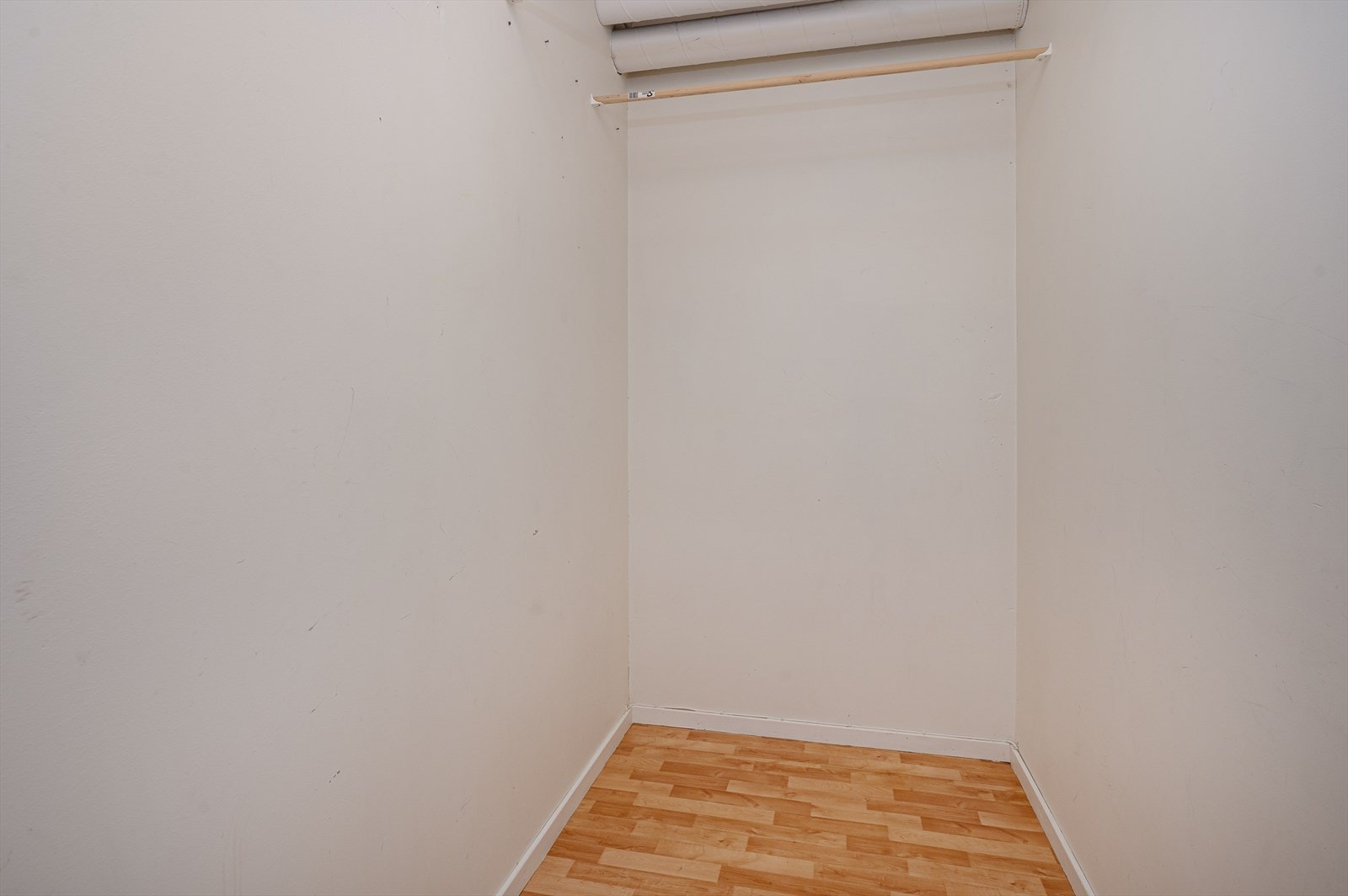 Praktisk innvendig bod. Leiligheten har også en sportsbod ved hovedinngang. Galleribilde