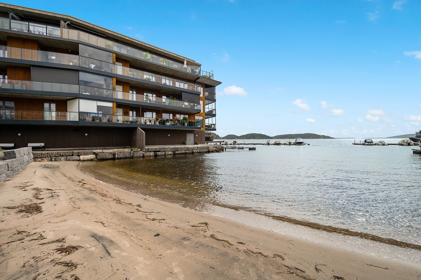 Fin sandstrand på området Galleribilde