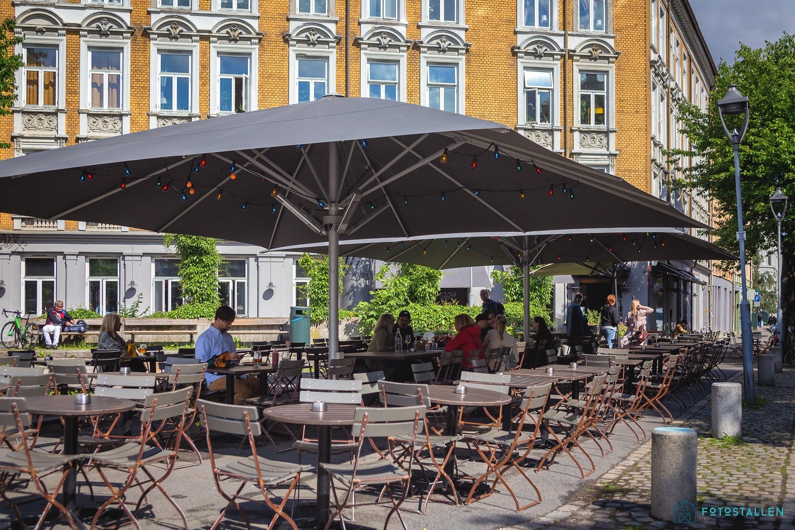 Hyggelige Restaurant Grisen på nydelige Oskar Braatens plass. Galleribilde