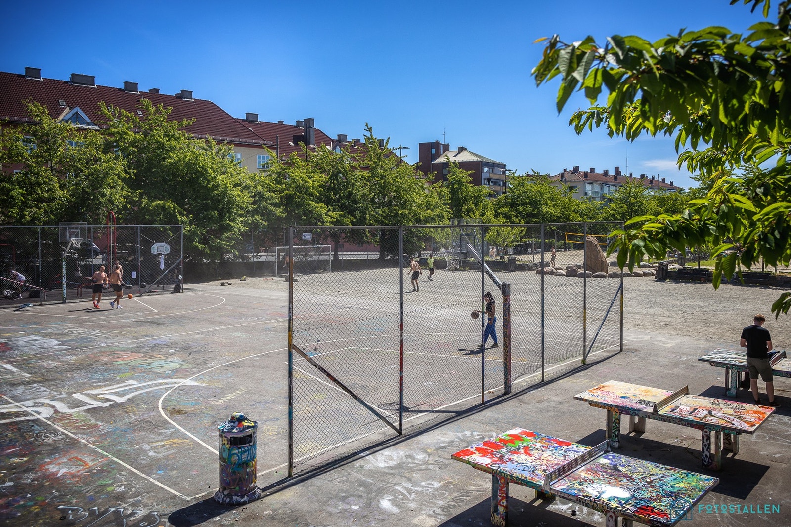 Spillplassen på Torshov med baner for de fleste typer ballspill. Galleribilde