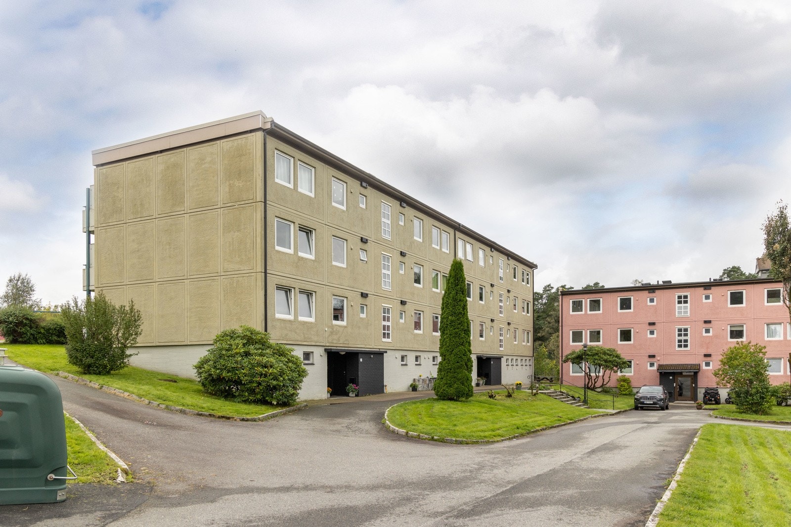 Leiligheten i Torgny Segerstedts vei 11 har en meget god beliggenhet i det populære og veldrevne Smiberget Borettslag i Fyllingsdalen. Galleribilde