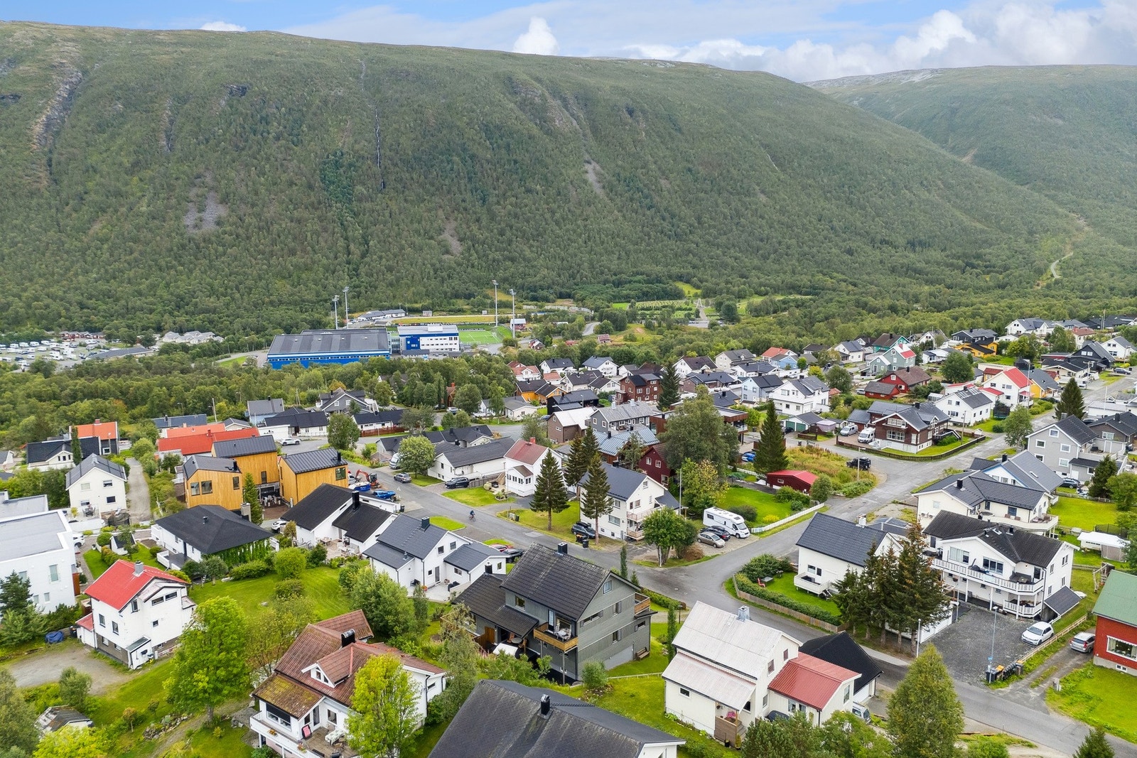 Nært turløyper/ fjellturer Galleribilde