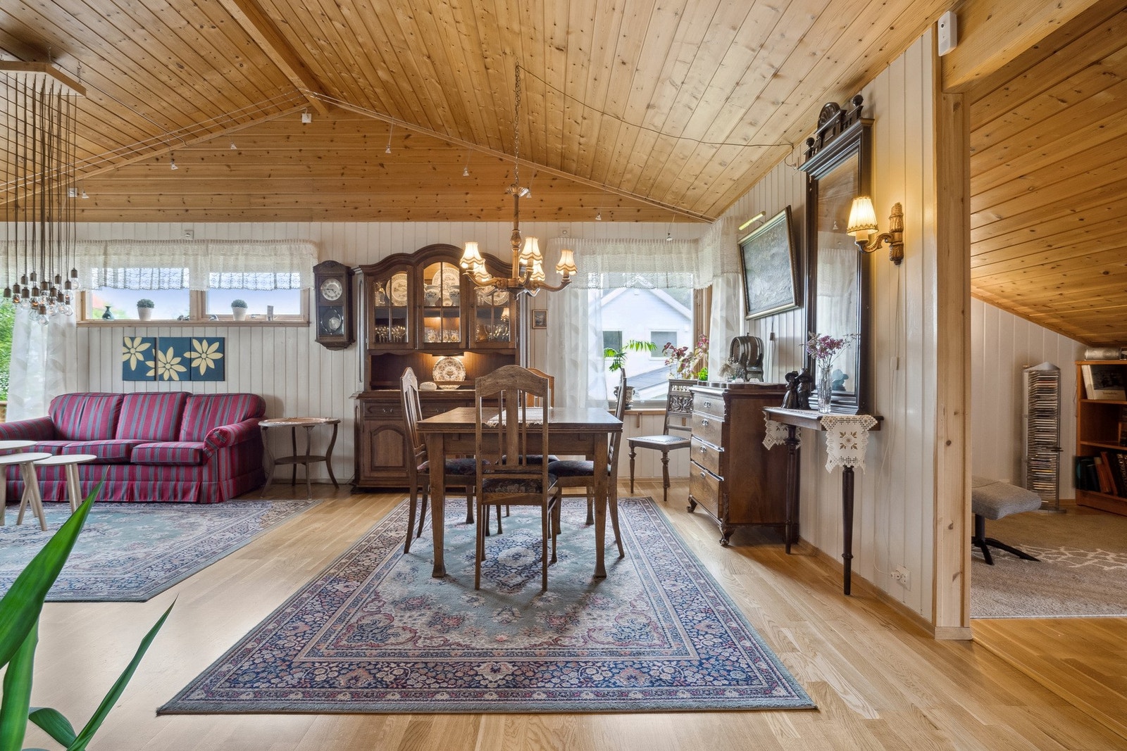 Gos plass til ulike spisebord Galleribilde
