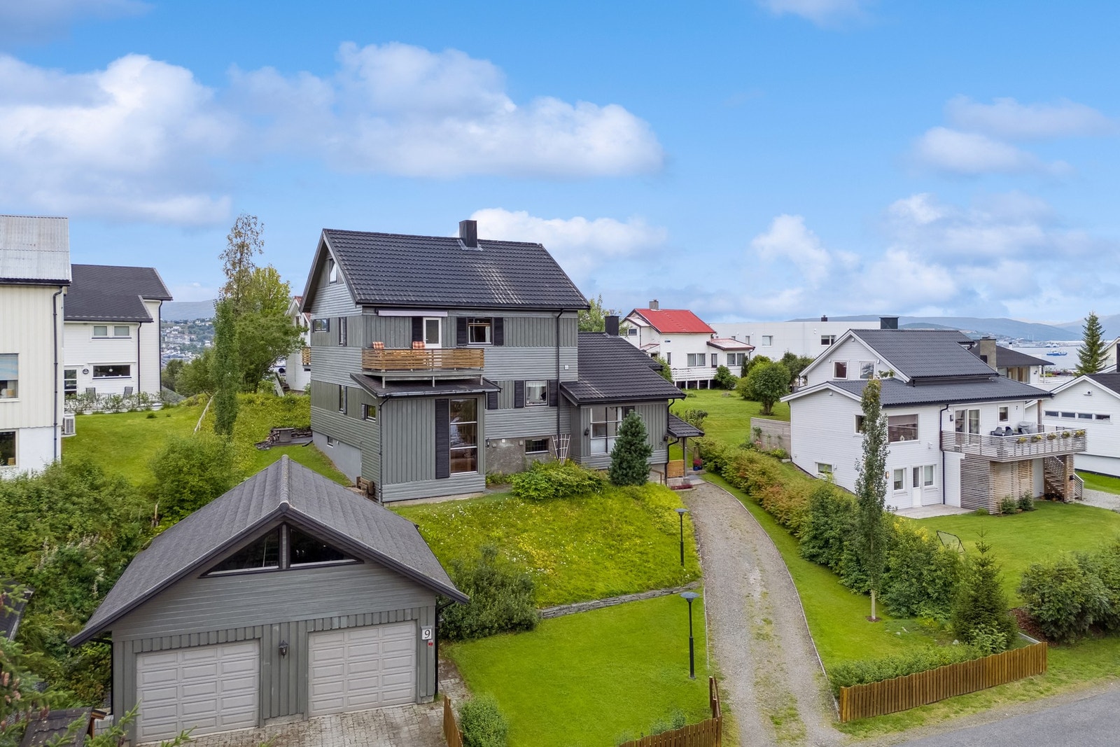 Velkommen til Fløyvegen 9, bolig med utleie midt i Tromsdalen Galleribilde