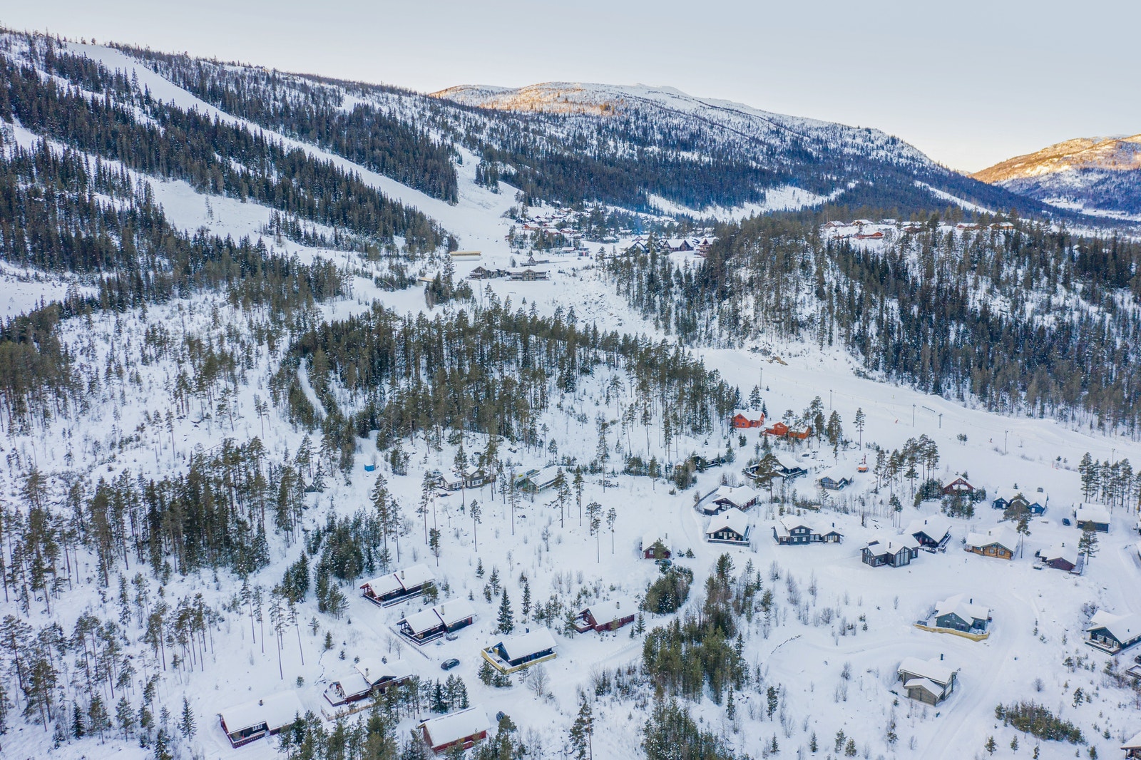 Ved Hardangervidda Nasjonalpark, Nord Europas
største høyfjellsplatå og et enestående vakkert turområde. Galleribilde