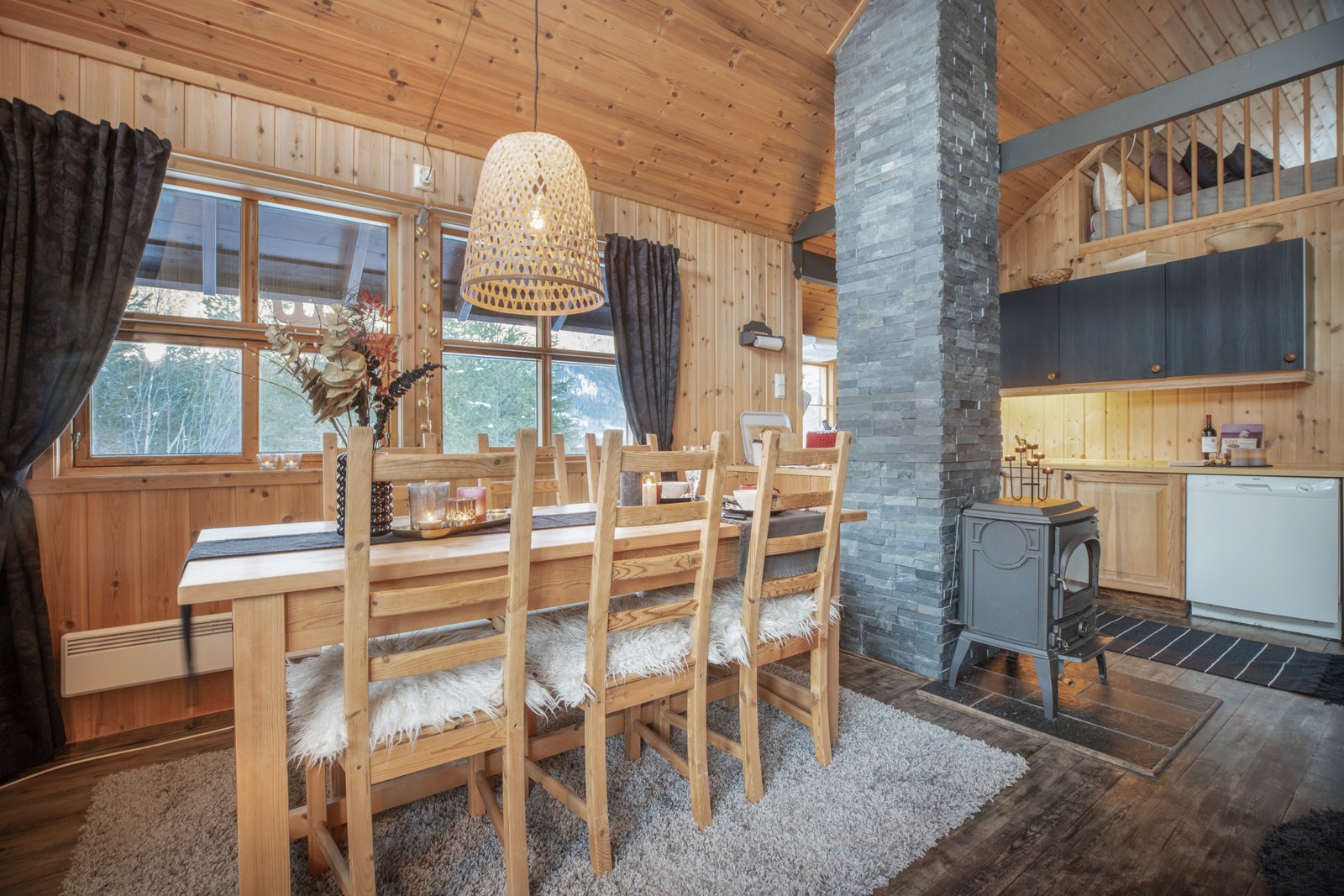 Spisestue med god plass Galleribilde