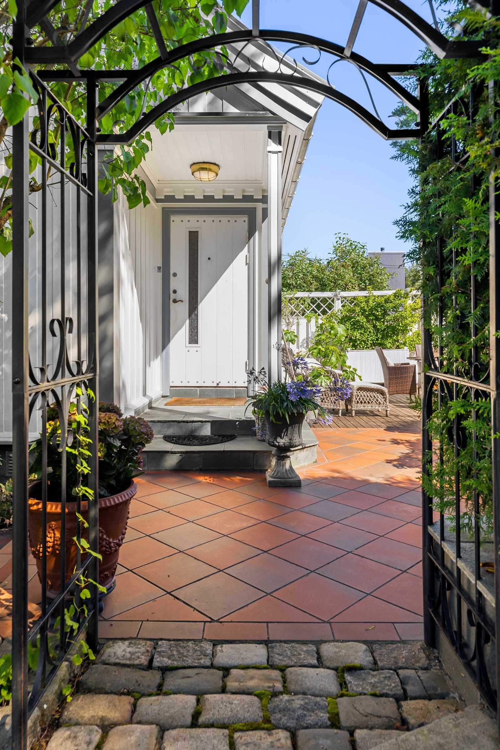 Inngangsparti. Galleribilde
