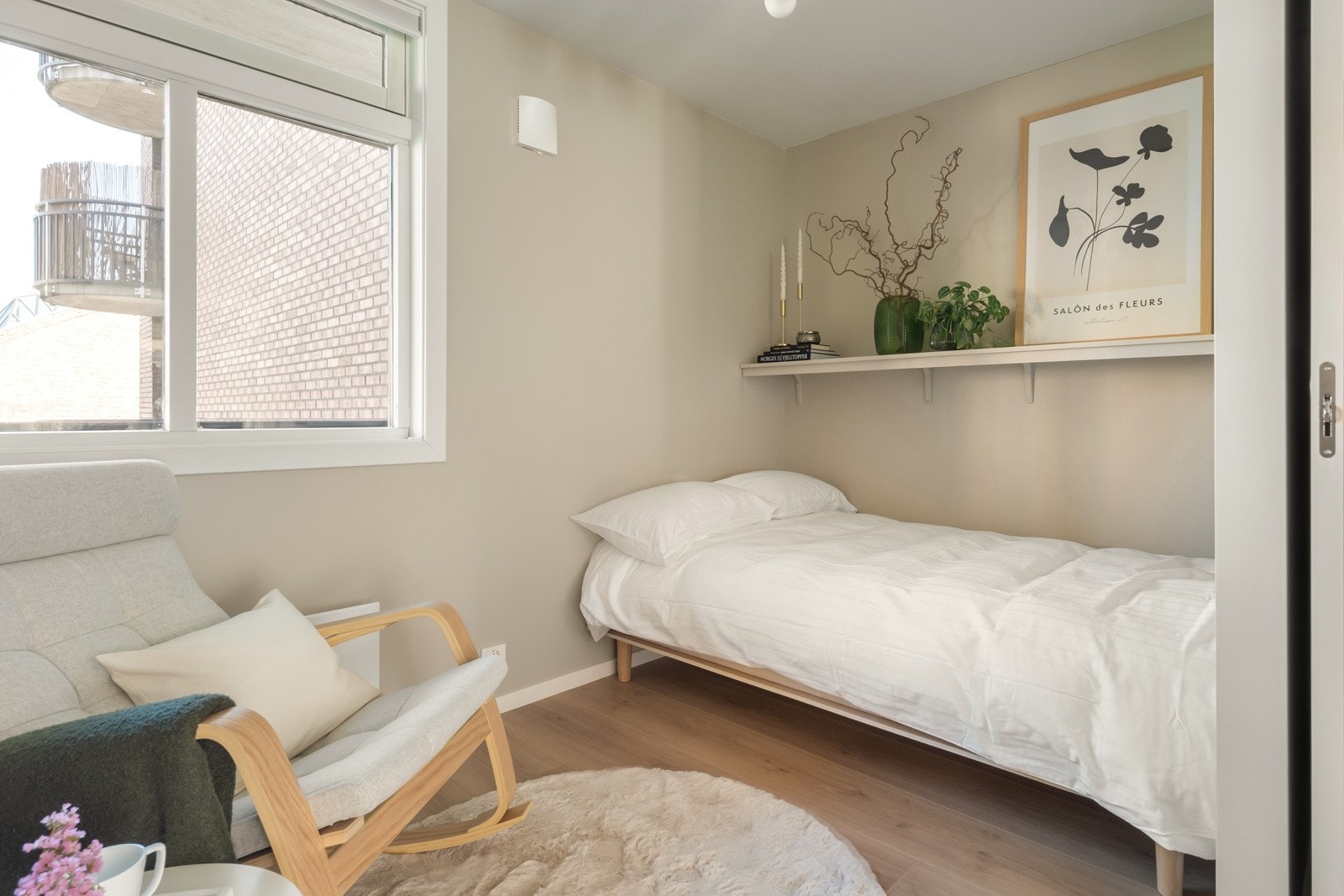 Eller som gjesterom. Om ønskelig kan den plassbesparende sengeløsningen følge med på kjøpet. Galleribilde