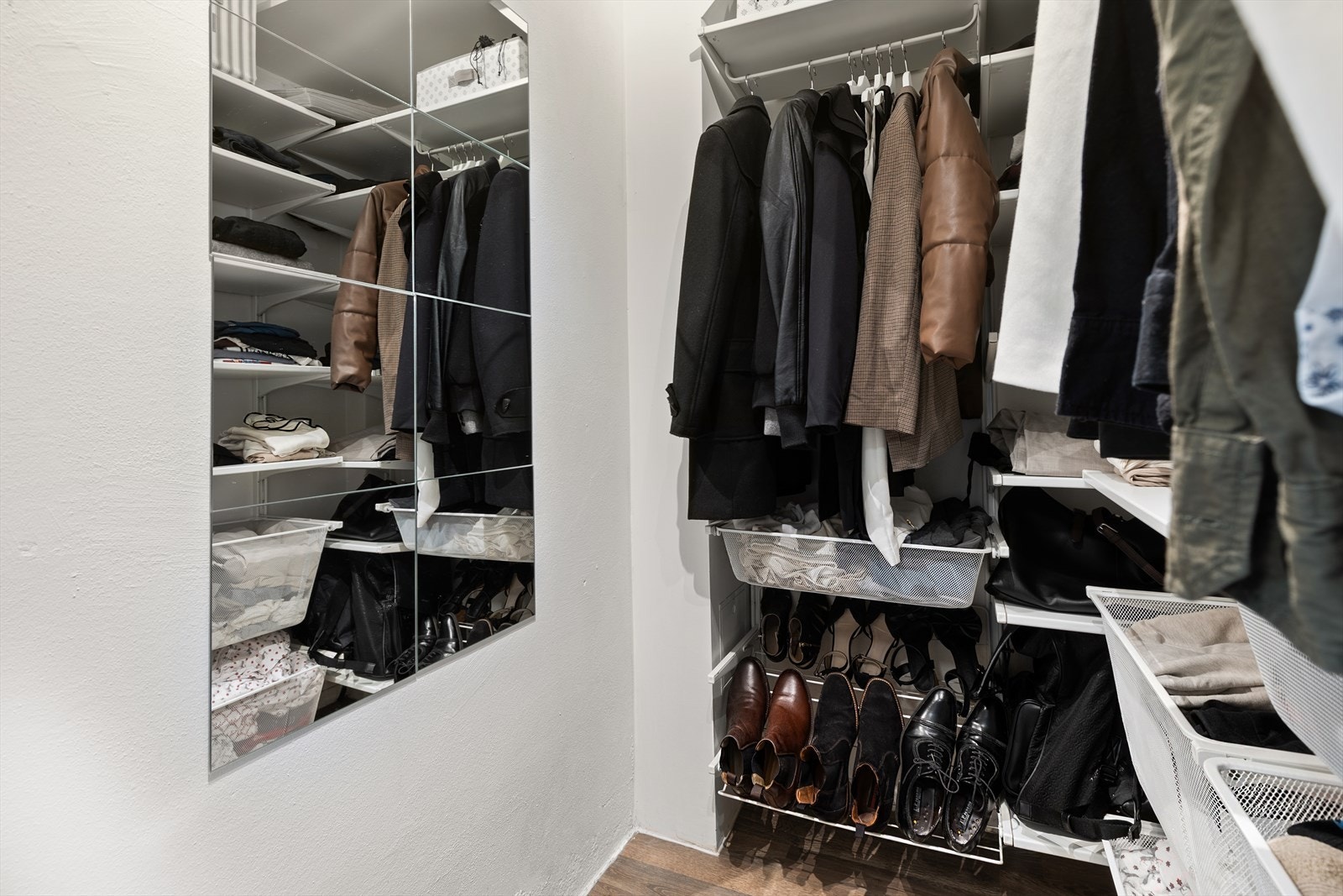 Romslig og superpraktisk rett ved inn- og utgang. Galleribilde