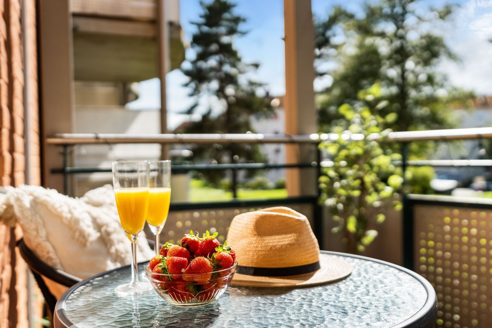 En hyggelig balkong i frodige omgivelser. Galleribilde