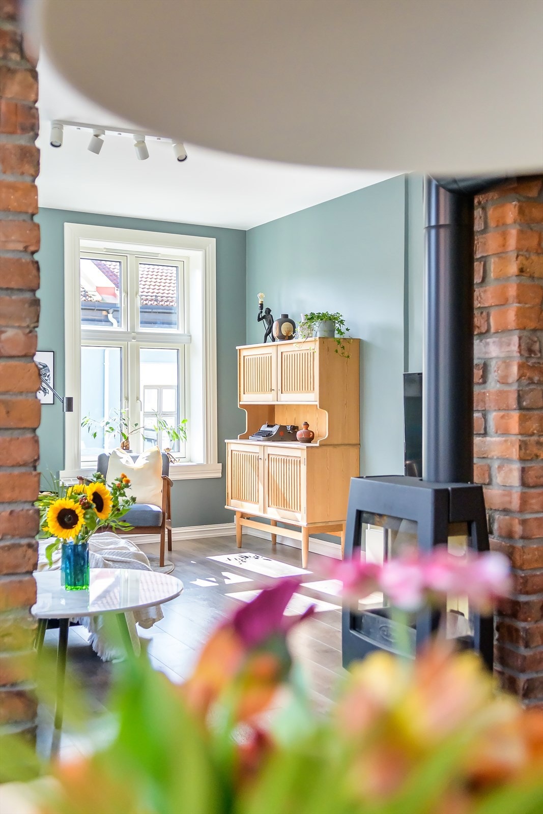 Smartbelysning i alle rom, unntatt bad - styres med bryter eller app. Galleribilde