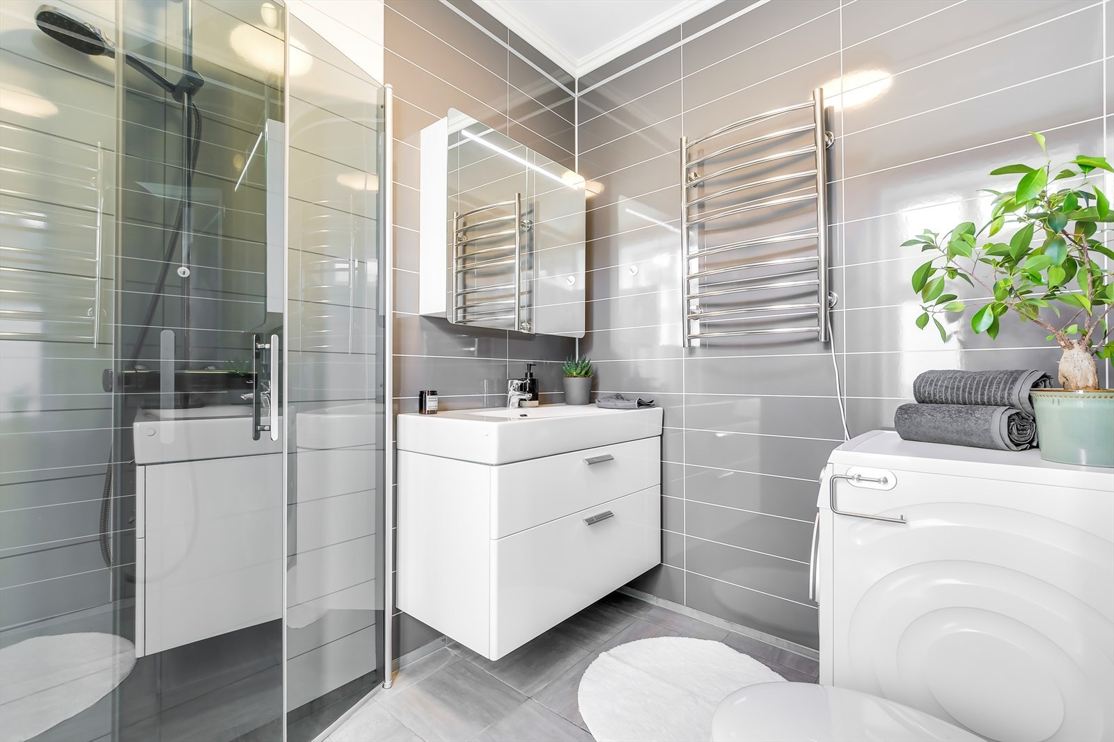 Badet ble rehabilitert i 2016 med bl.a to nye plast gulvsluk med klemring for foliemembran. Galleribilde