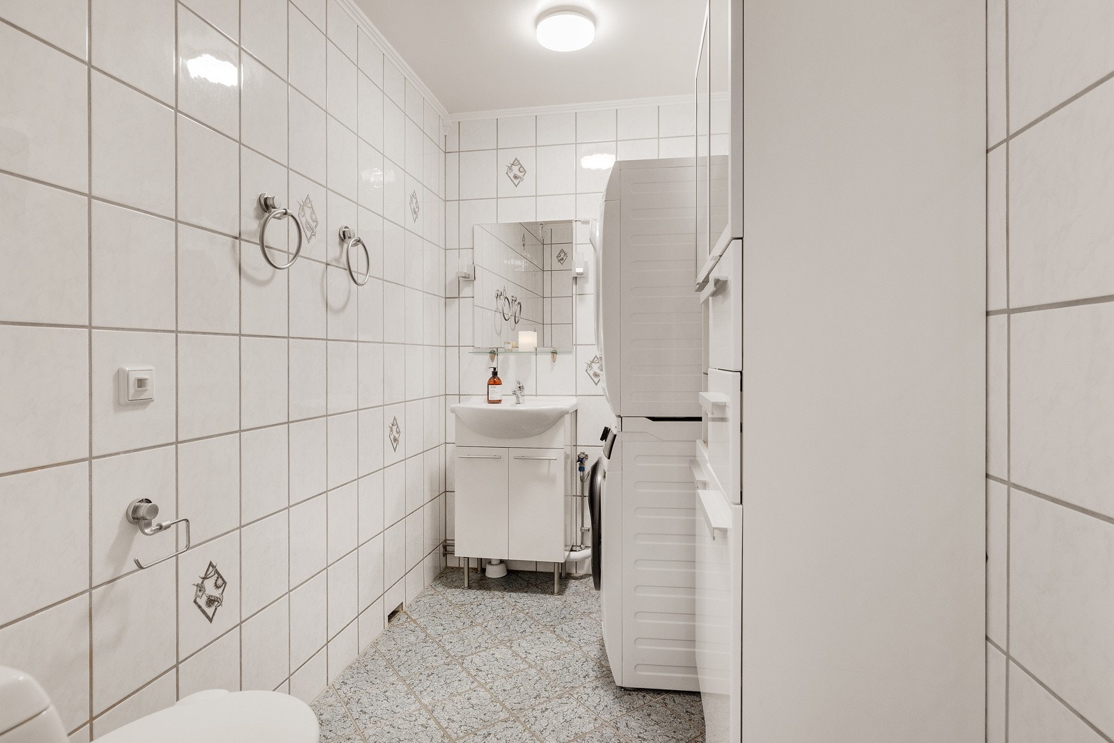 Det følger med to flotte og fullverdige bad i boligen Galleribilde