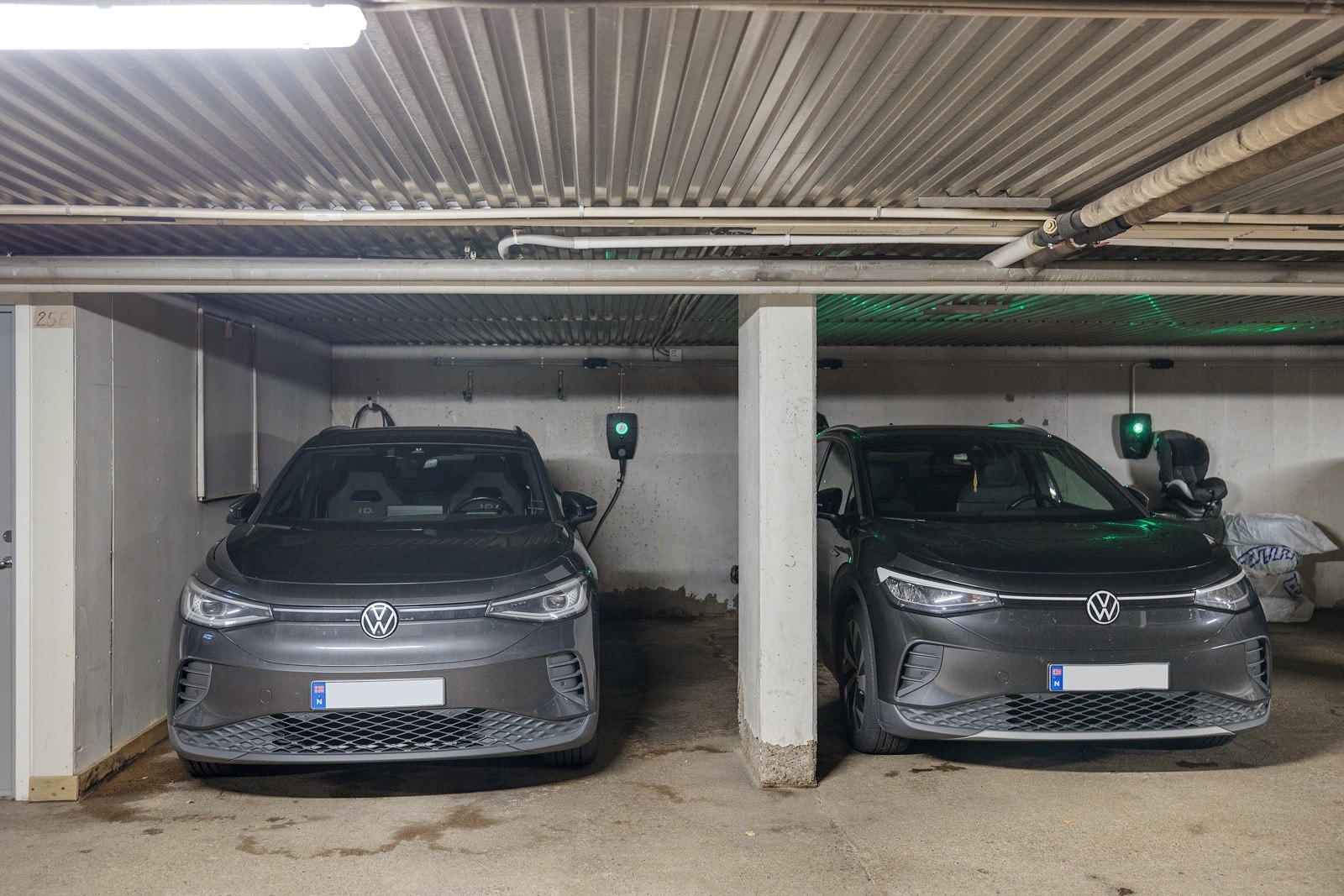 Det medfølger egen parkeringsplass i felles garasjeanlegg. Galleribilde