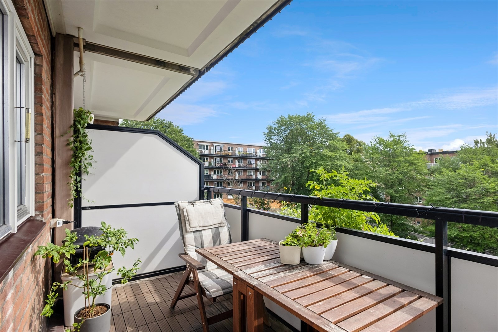 Her har du plass til stor sittegruppe og grill Galleribilde