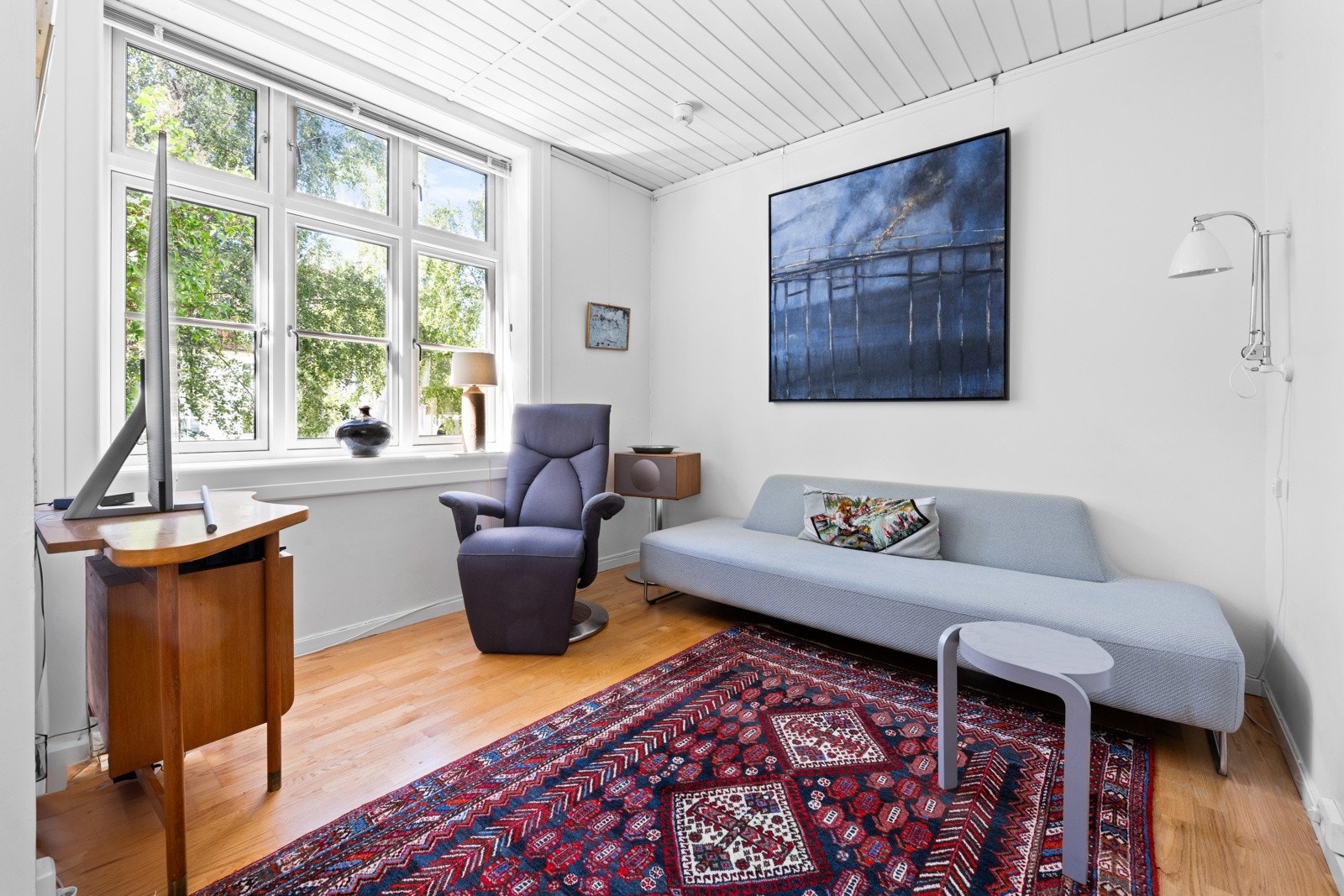 Her er det en gjennomgående planløsning som gjør det enkelt å innrede i ulike soner. Galleribilde
