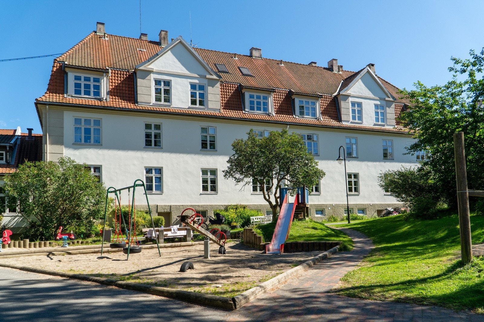 Her er det umiddelbær nærhet til lekeplass Galleribilde