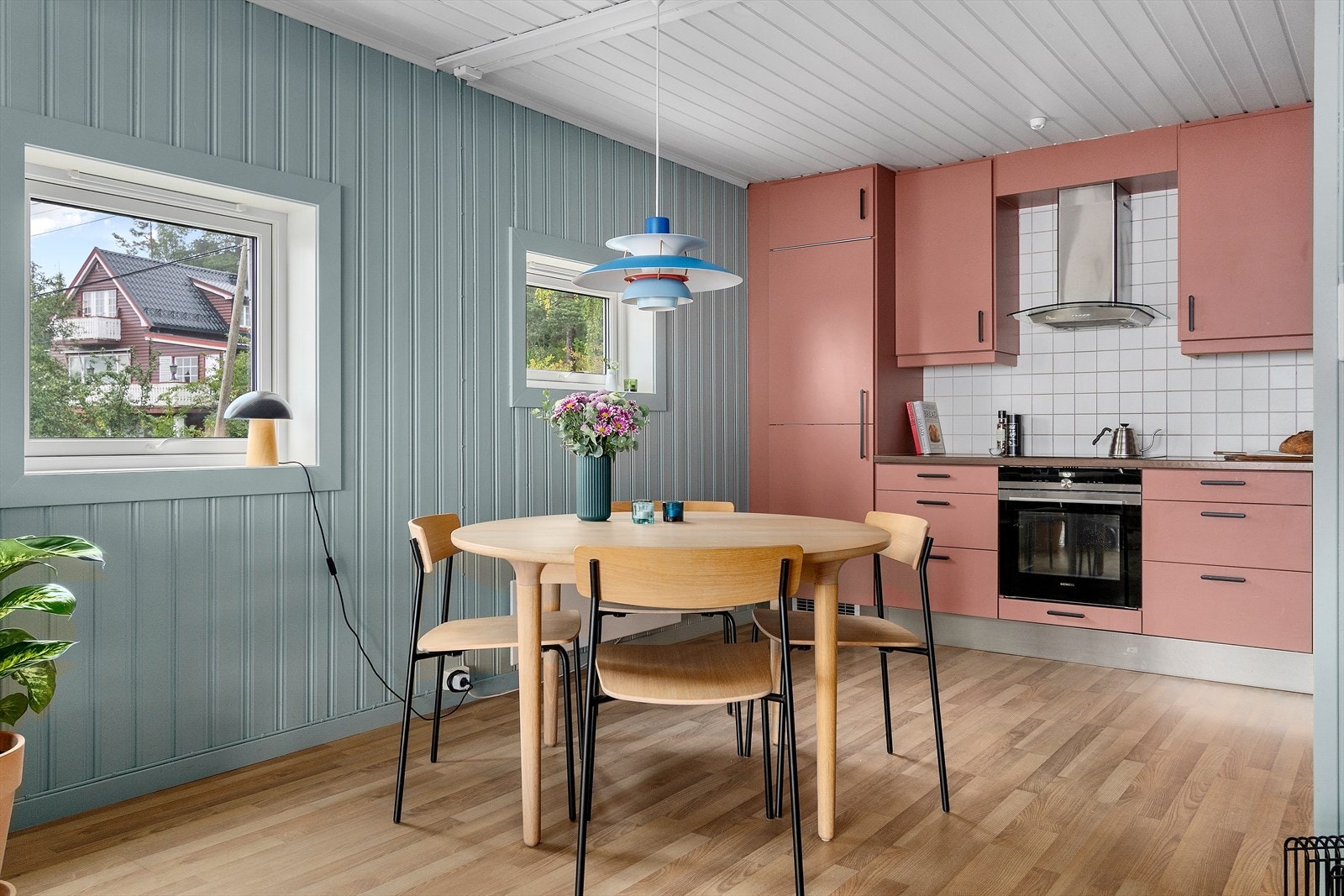 Her er det god plass til å invitere på en hyggelig middag rundt spisebordet. Galleribilde
