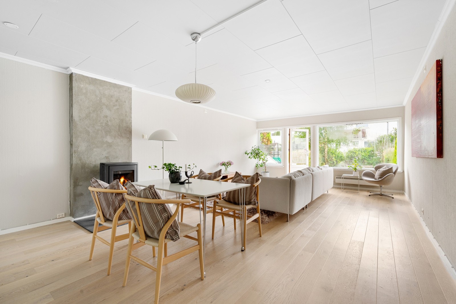 Størrelsen på stuen gjør det enkelt å innrede etter ønske og behov. Galleribilde