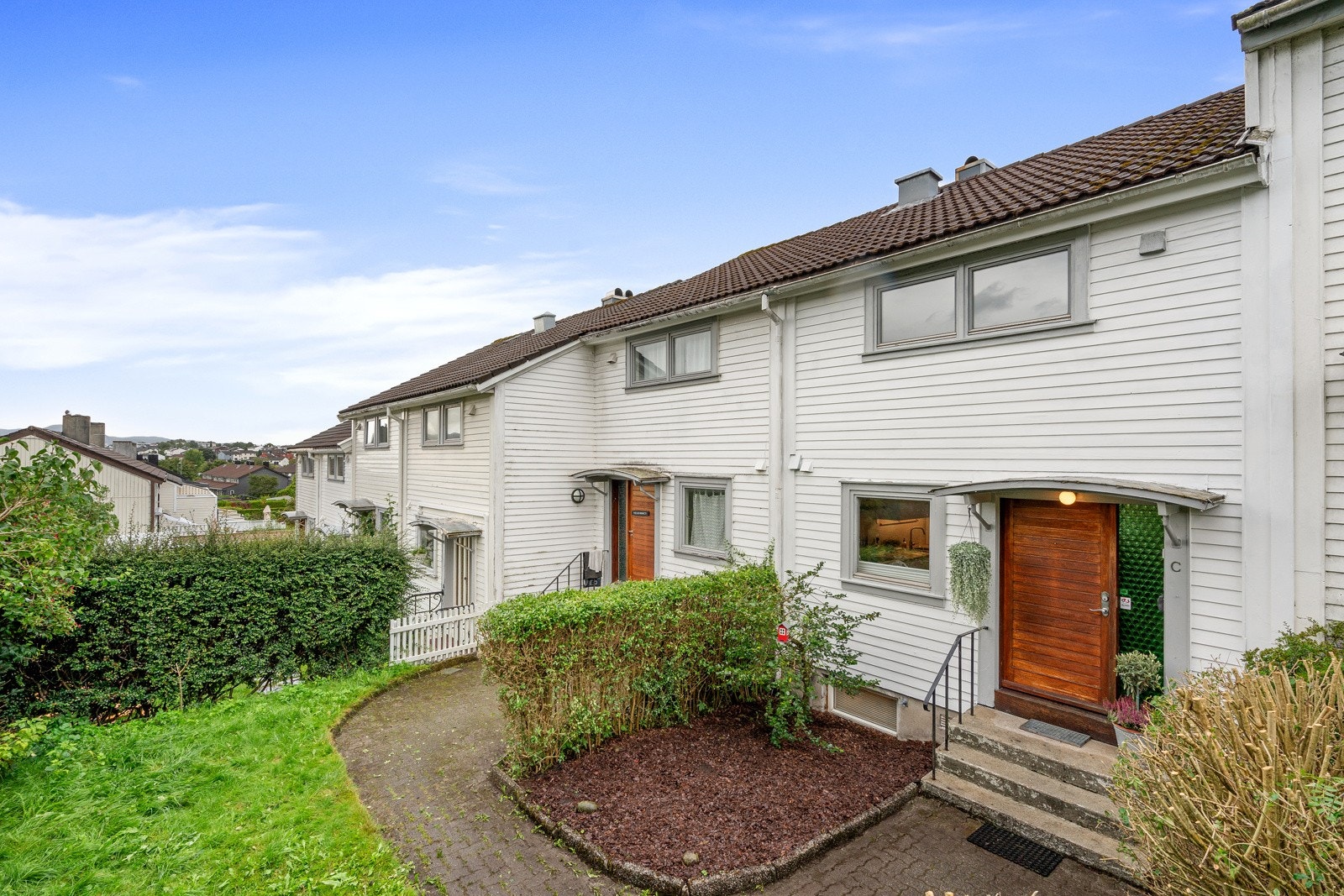 Boligen har en sentral beliggenhet med gåavstand til buss og dagligvare. Galleribilde