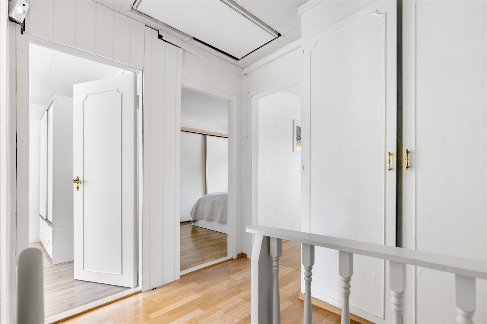 Lys gang med tilgang til alle soverom. Galleribilde