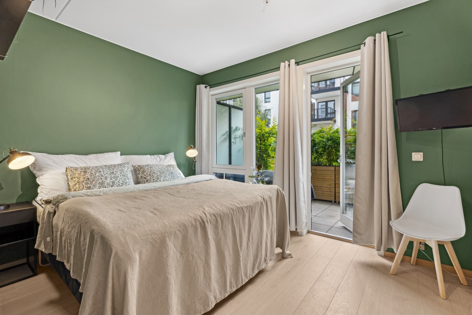 Hovedsoverommet er av meget god størrelse og har utgang til privat terrasse på ca 10 kvm. Galleribilde