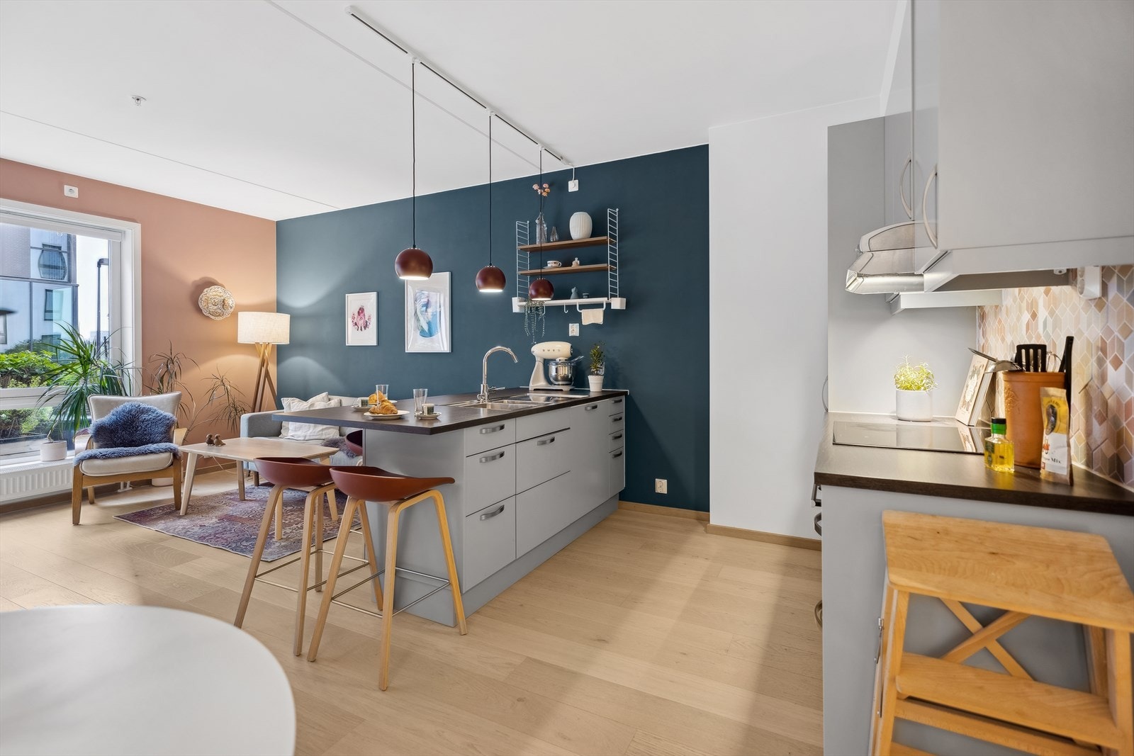 Moderne og stilren 3-roms andelsleilighet fra 2018 på populære Hasle/Løren med 2 gode terrasser! Galleribilde