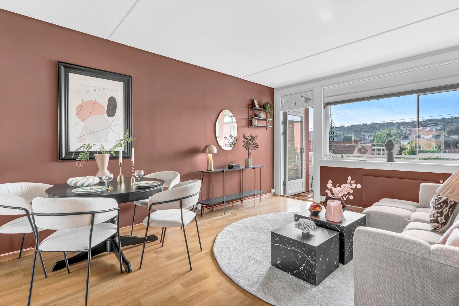 En romslig 3-roms leilighet med godt lysinnslipp og attraktiv beliggenhet. Galleribilde