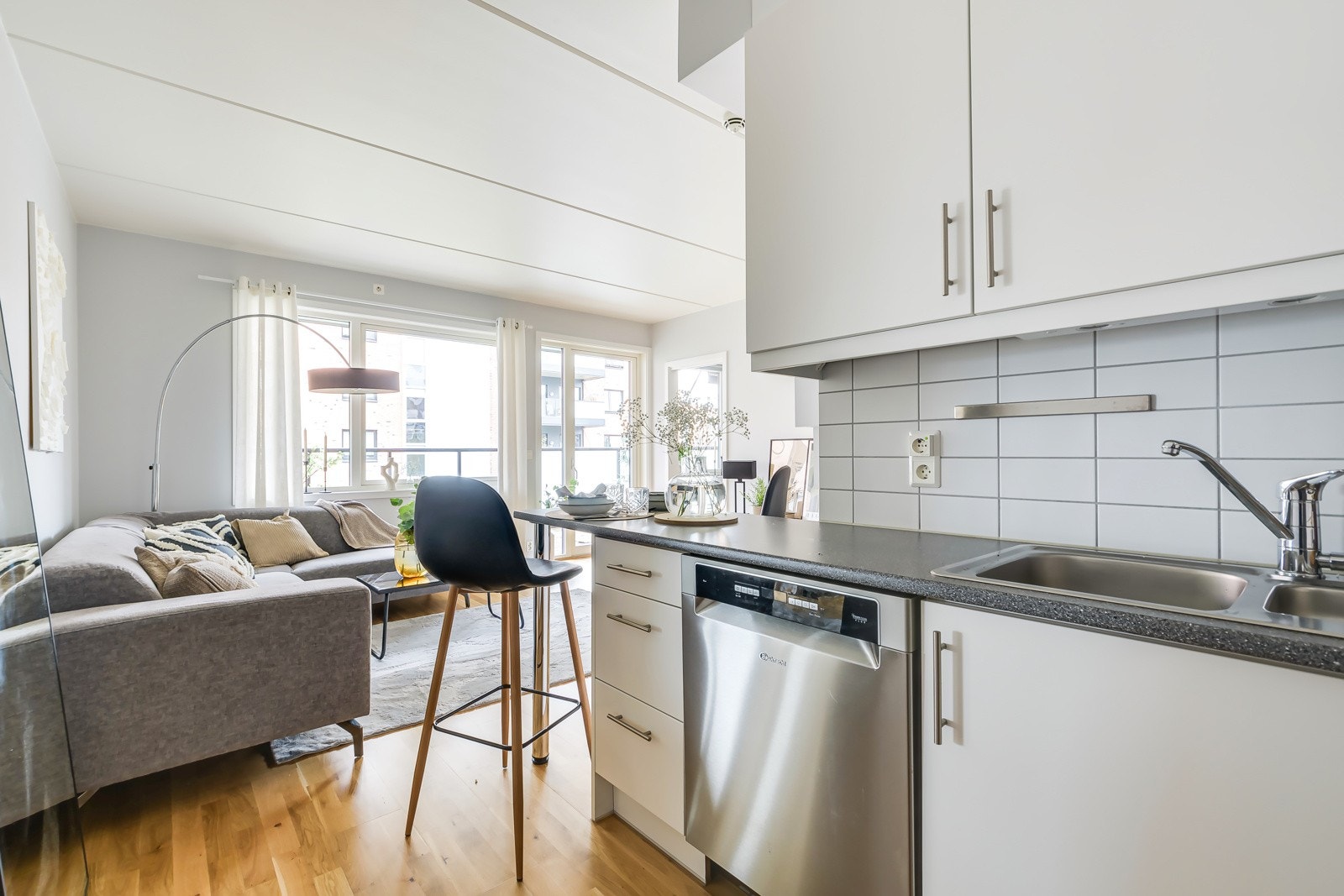 Det medfølger frittstående hvitevarer på kjøkkenet. Galleribilde