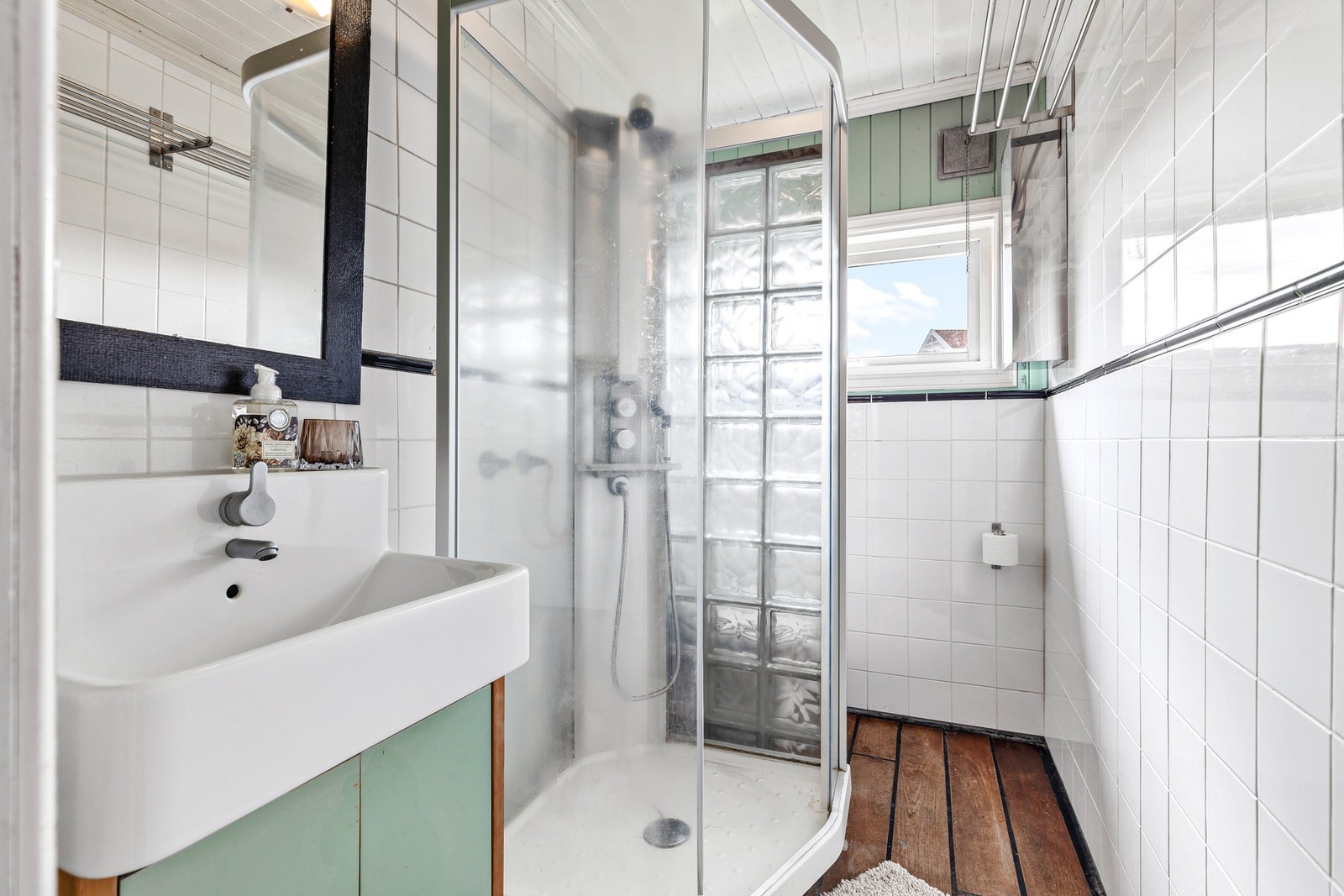 Lite, men hyggelig baderom Galleribilde