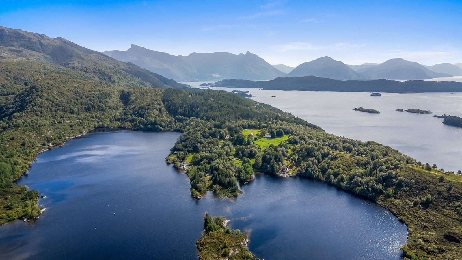 Aursnesvatnet og område i kring Galleribilde