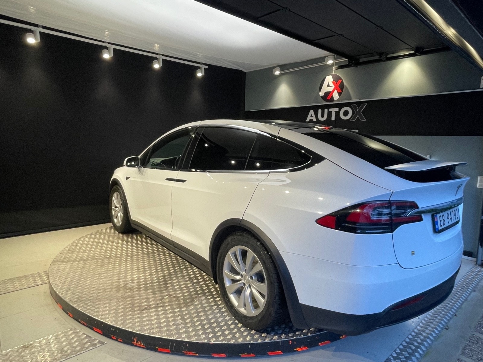 Tesla Model X 8