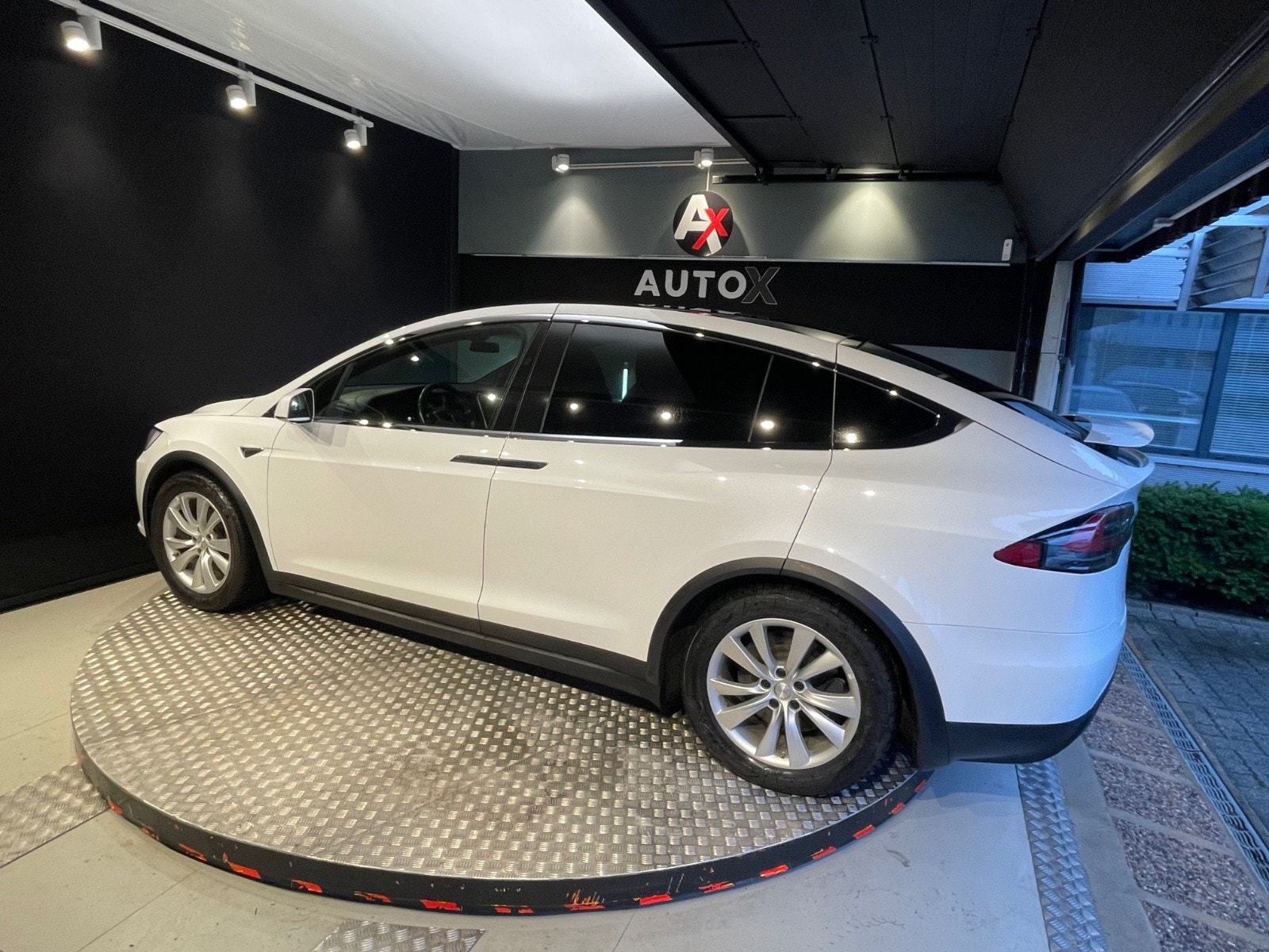 Tesla Model X 10