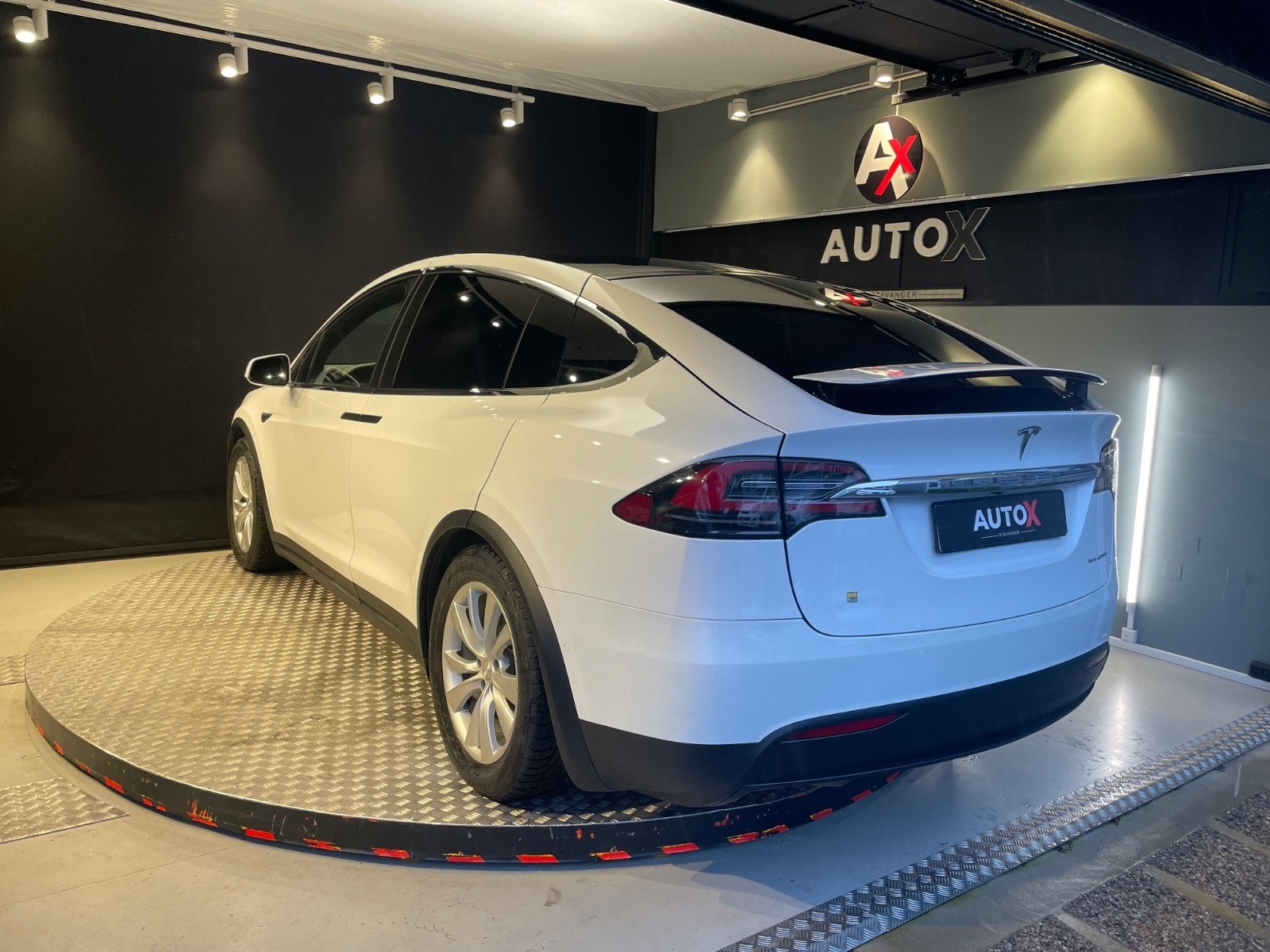 Tesla Model X 12