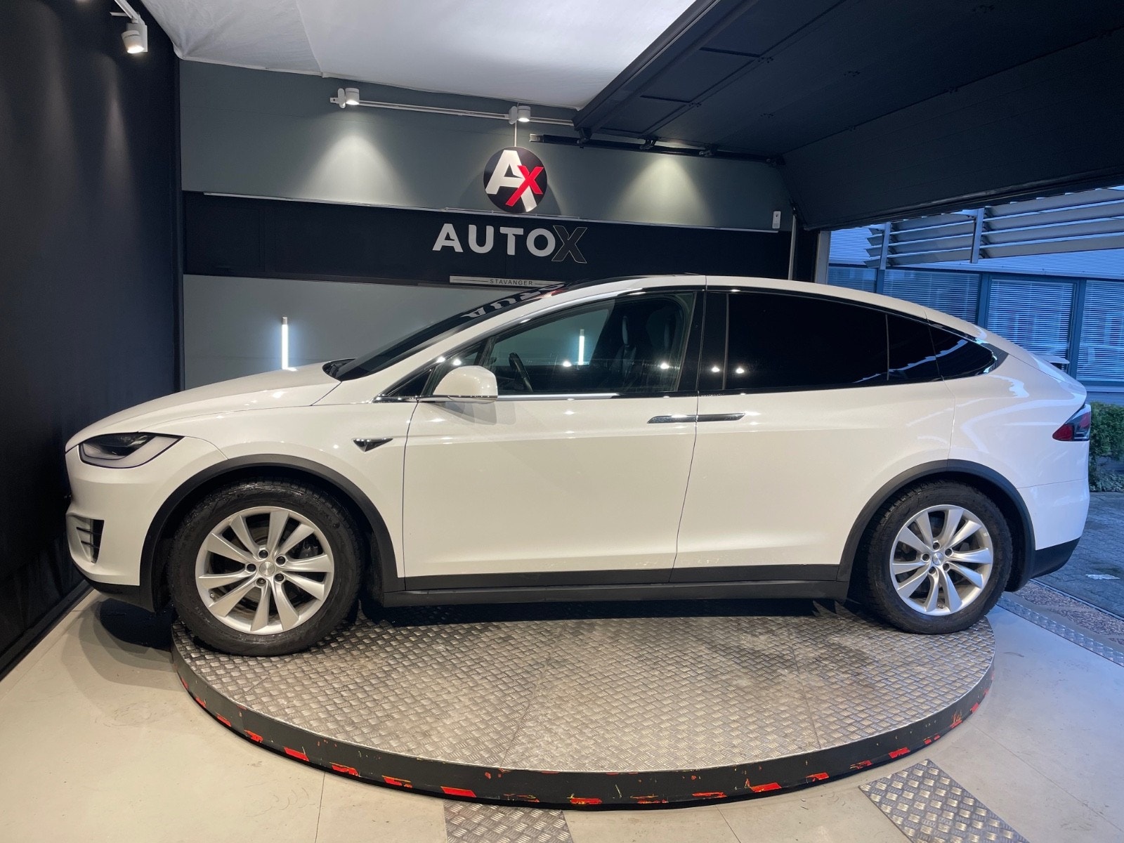 Tesla Model X 5