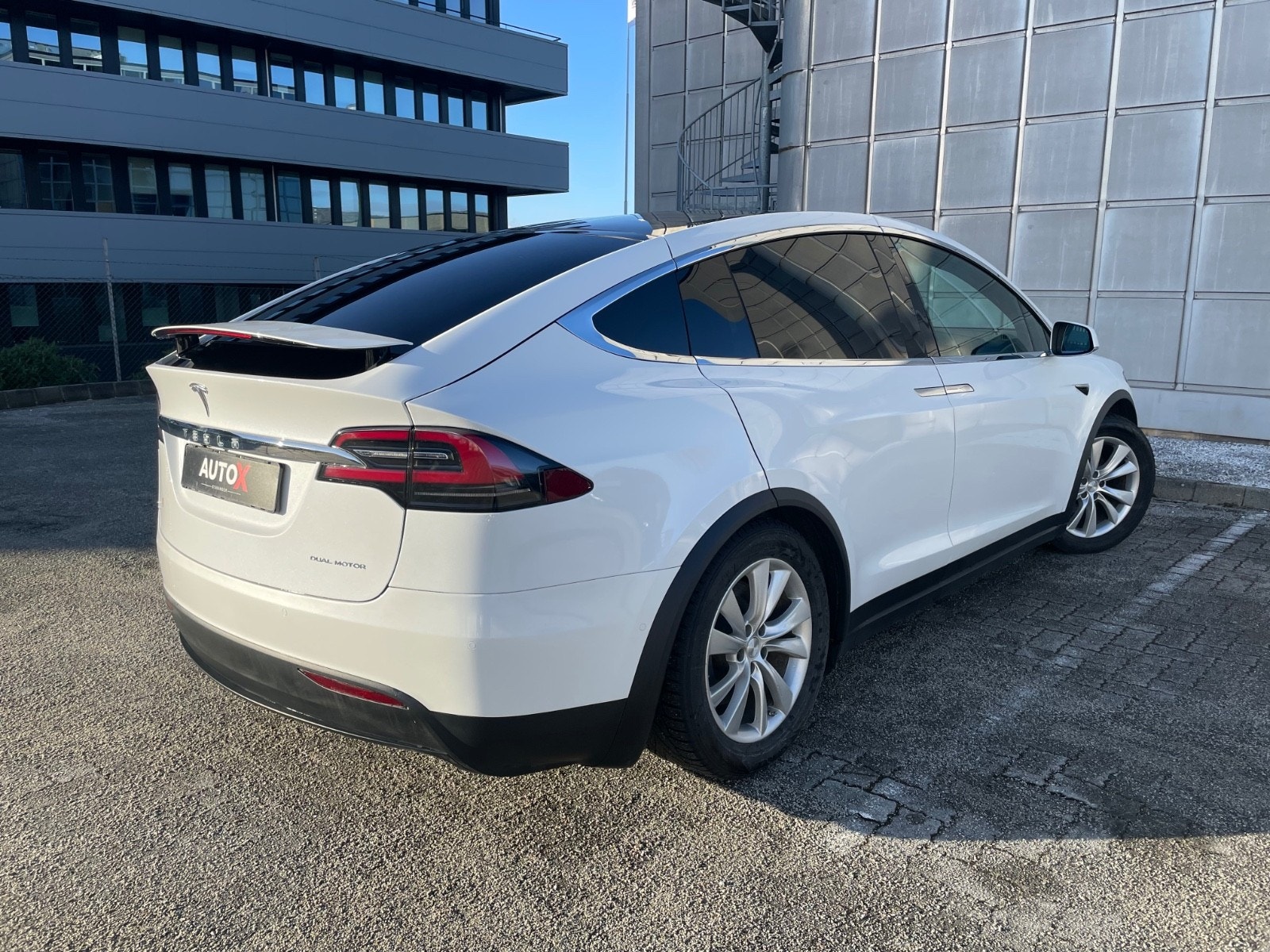 Tesla Model X 28