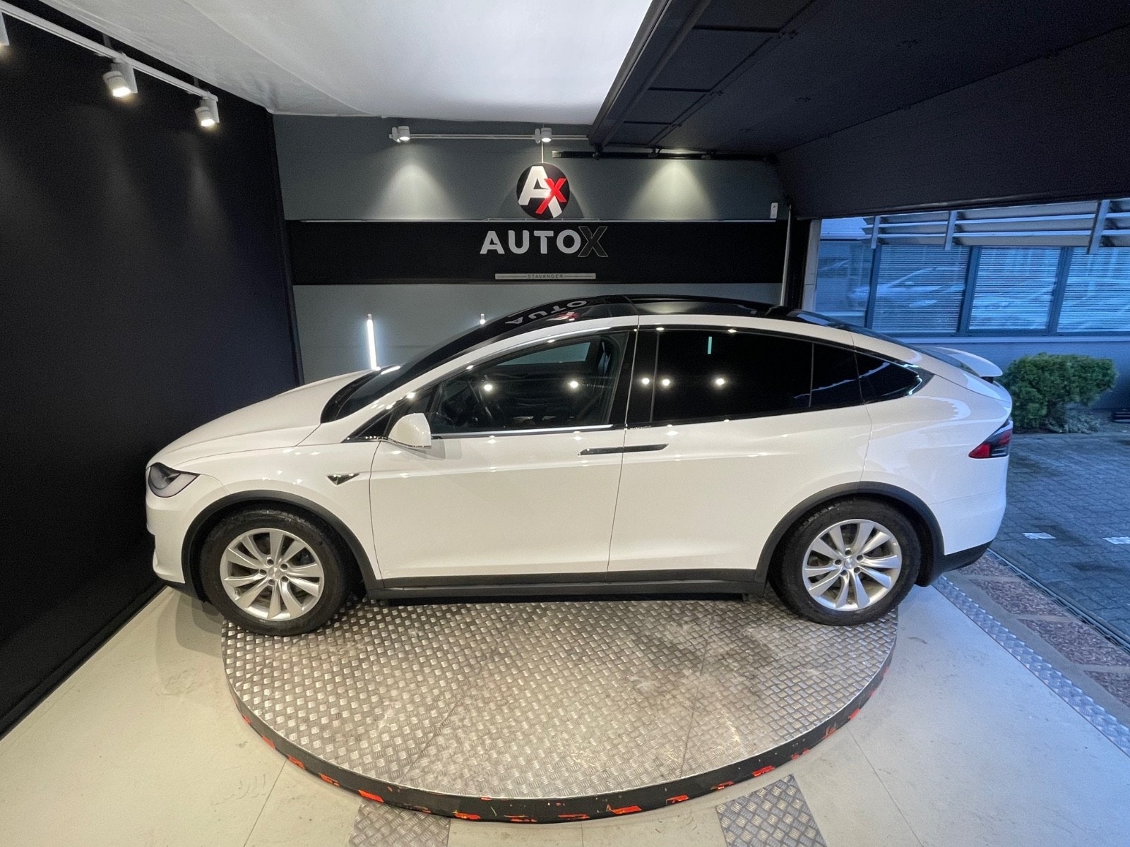 Tesla Model X 9