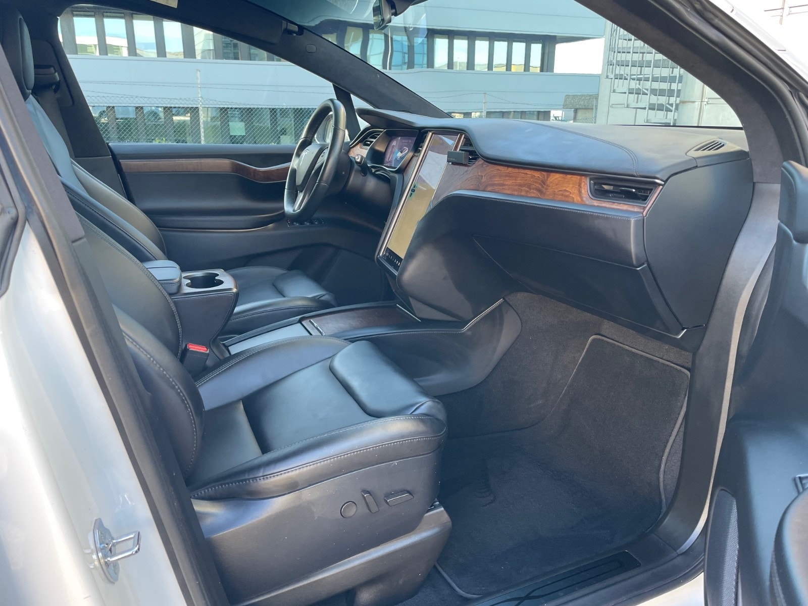 Tesla Model X 42