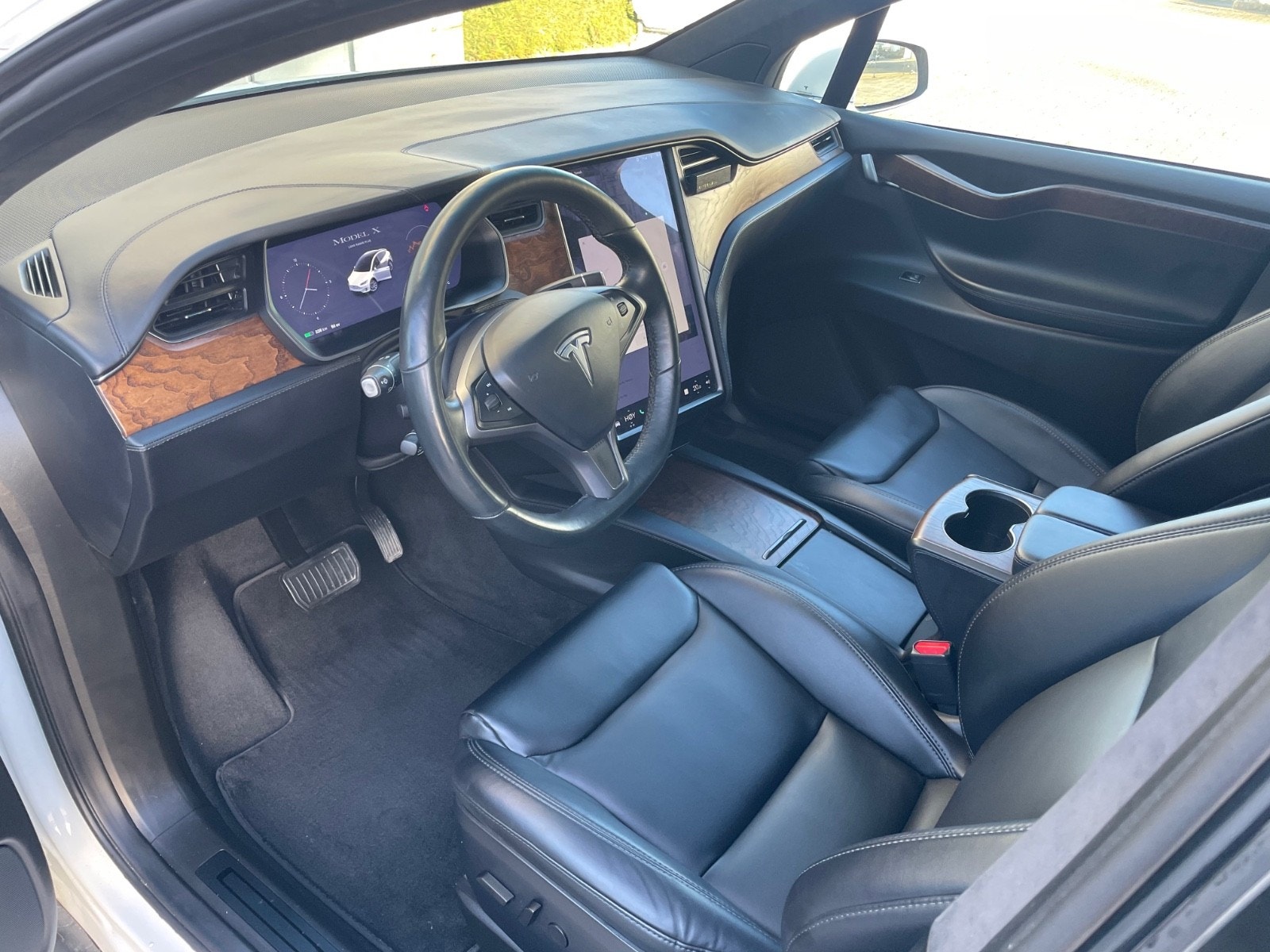 Tesla Model X 32