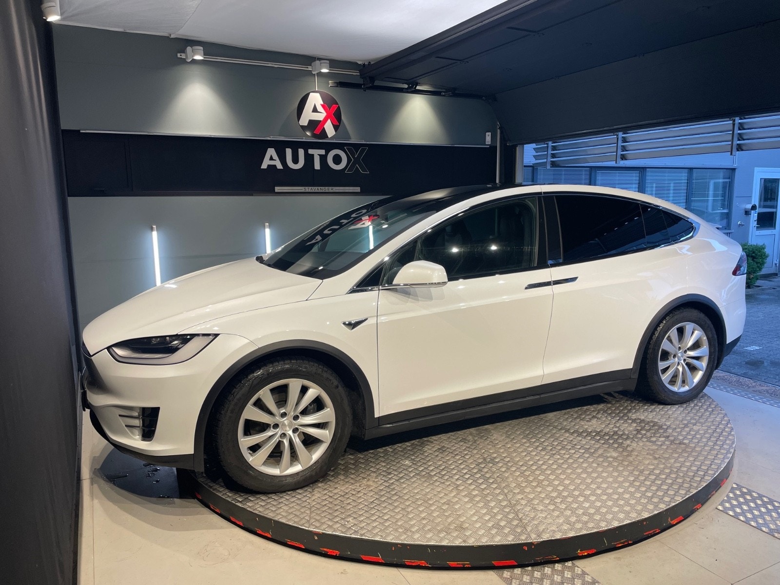 Tesla Model X 6