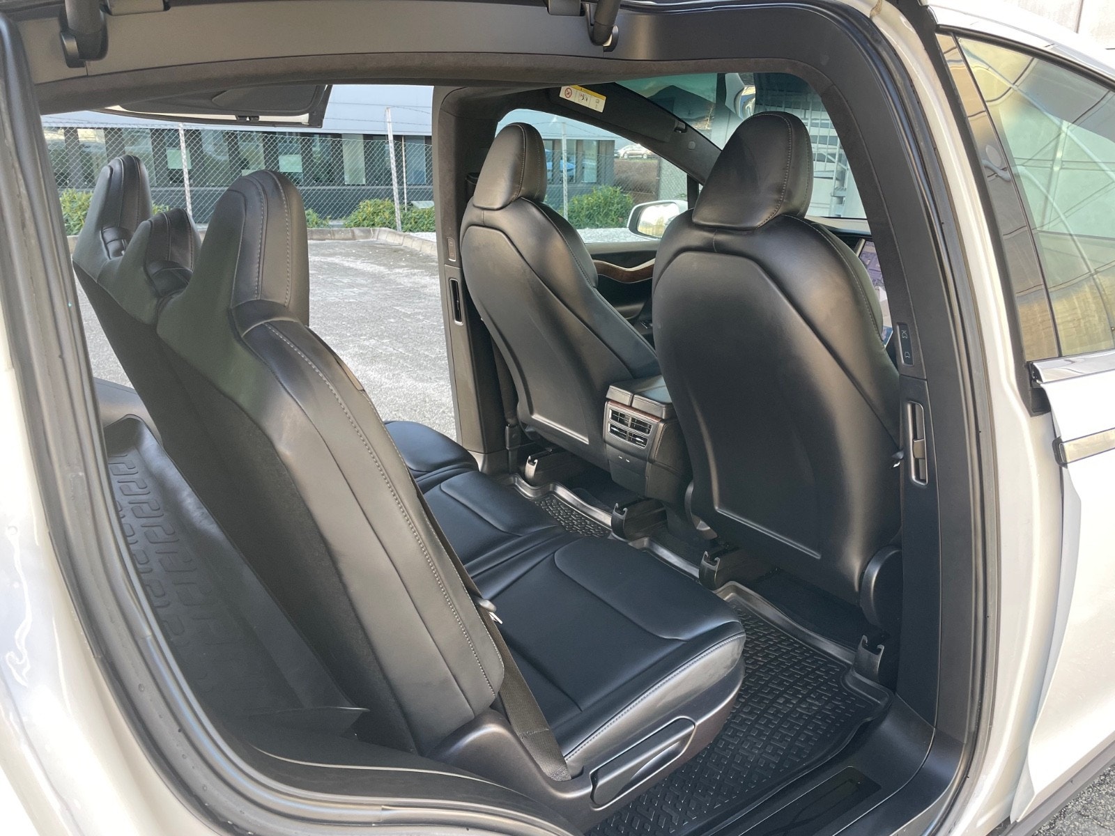 Tesla Model X 44