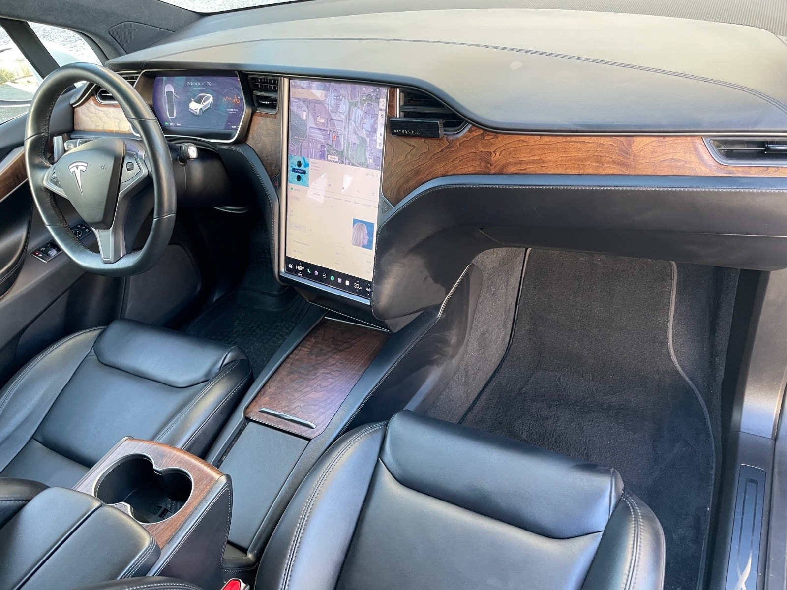 Tesla Model X 45