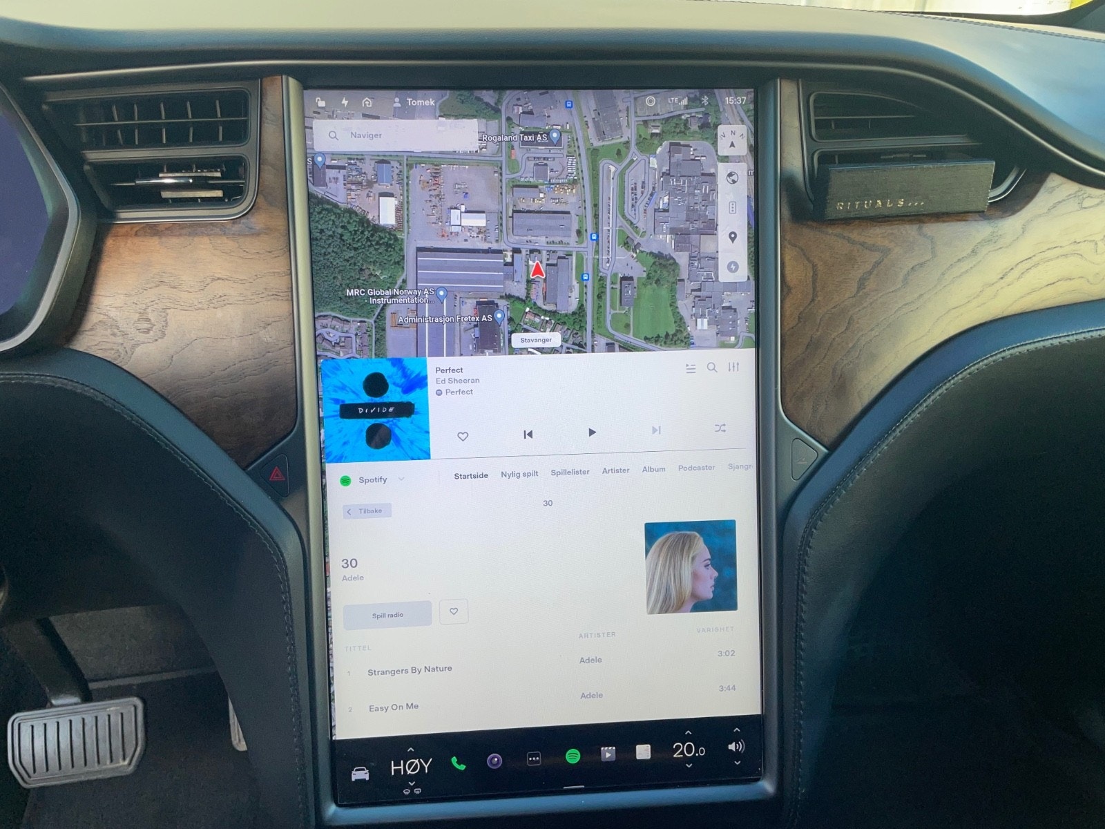 Tesla Model X 37
