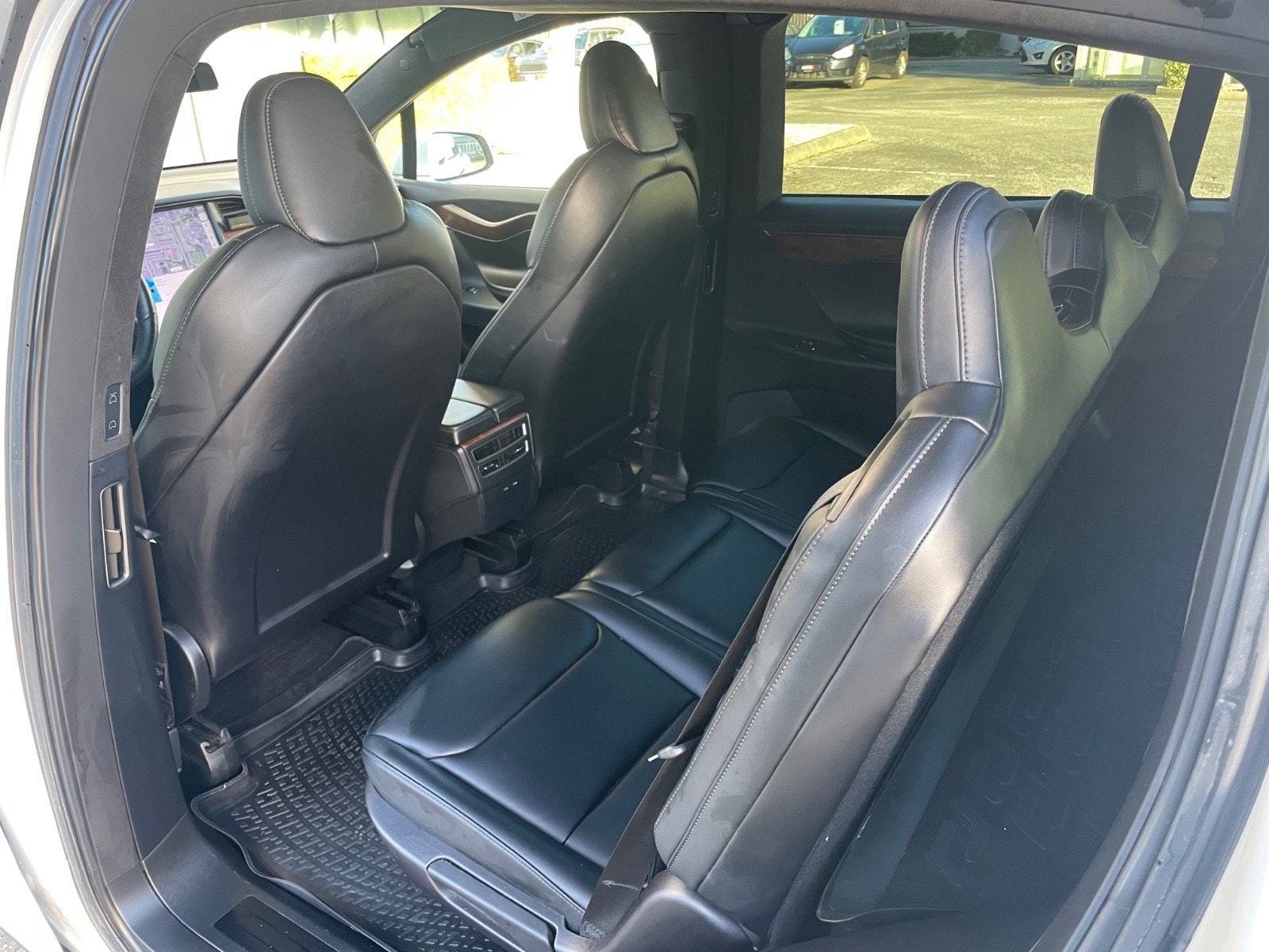 Tesla Model X 39