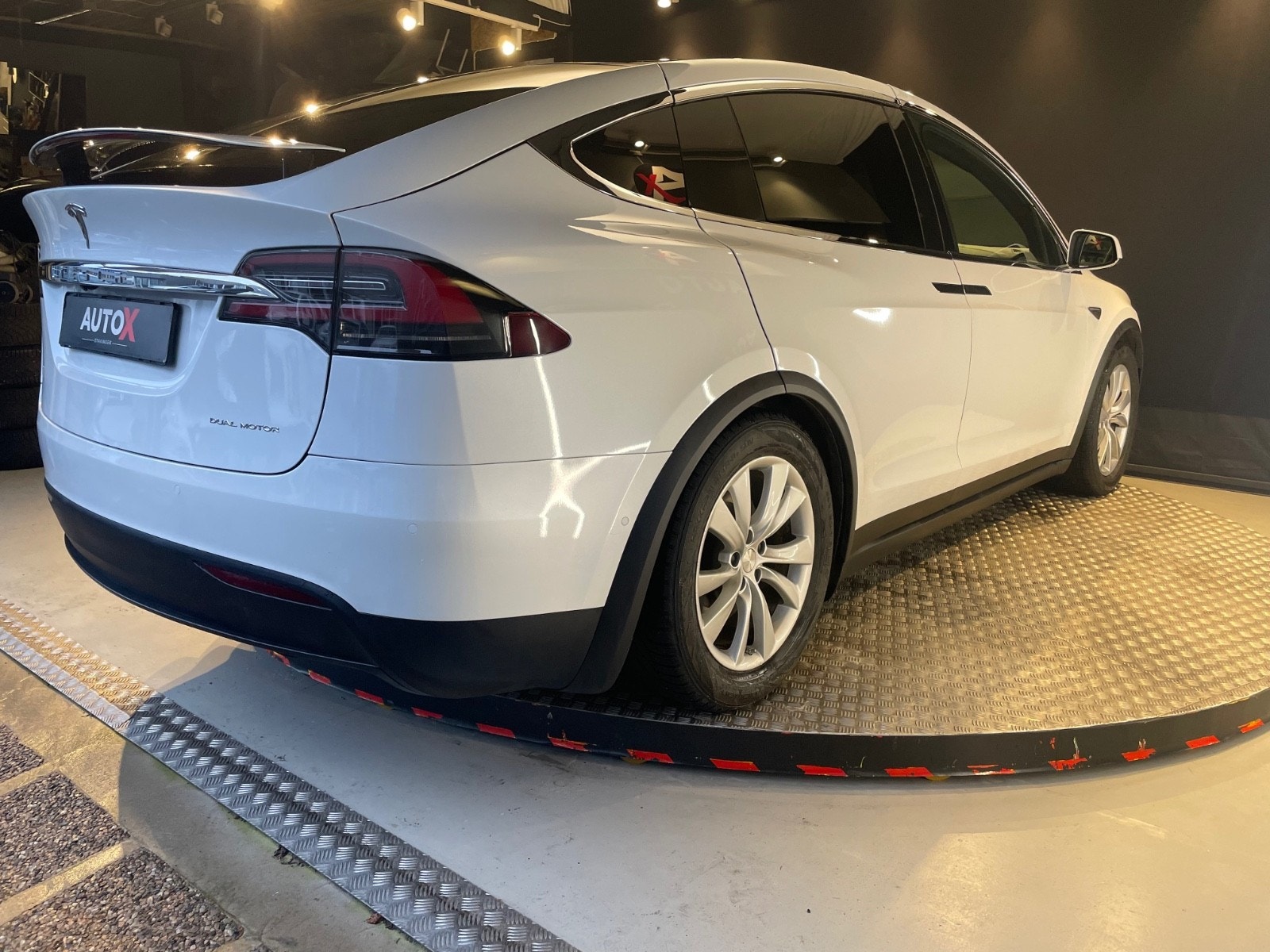 Tesla Model X 15