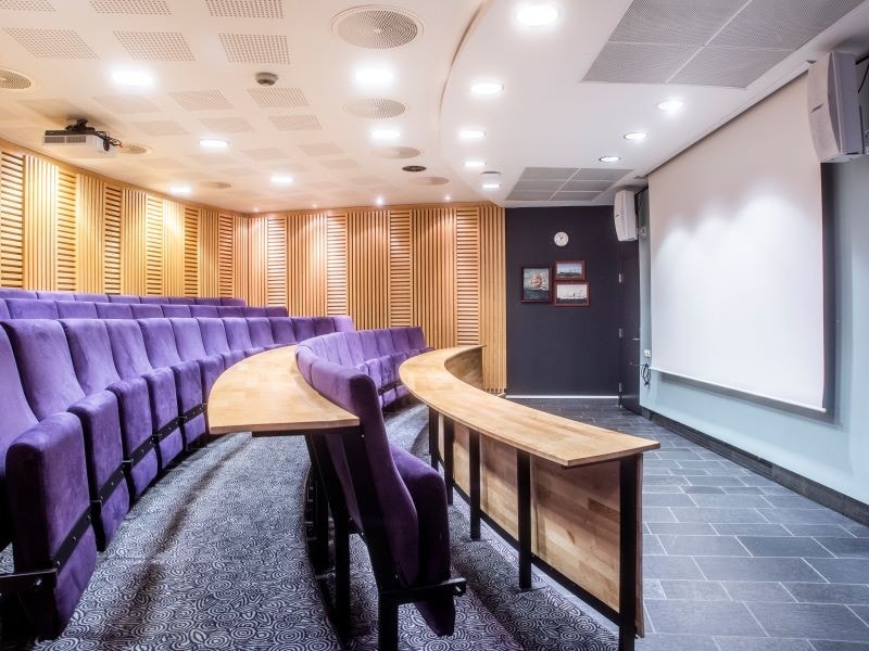 Våre leietakere får tilgang til auditorium og flere møterom. Bookes enkelt via leietakerapp. Galleribilde