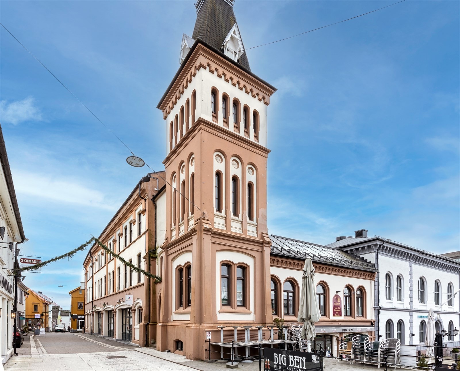 Fasade mot torvet Galleribilde